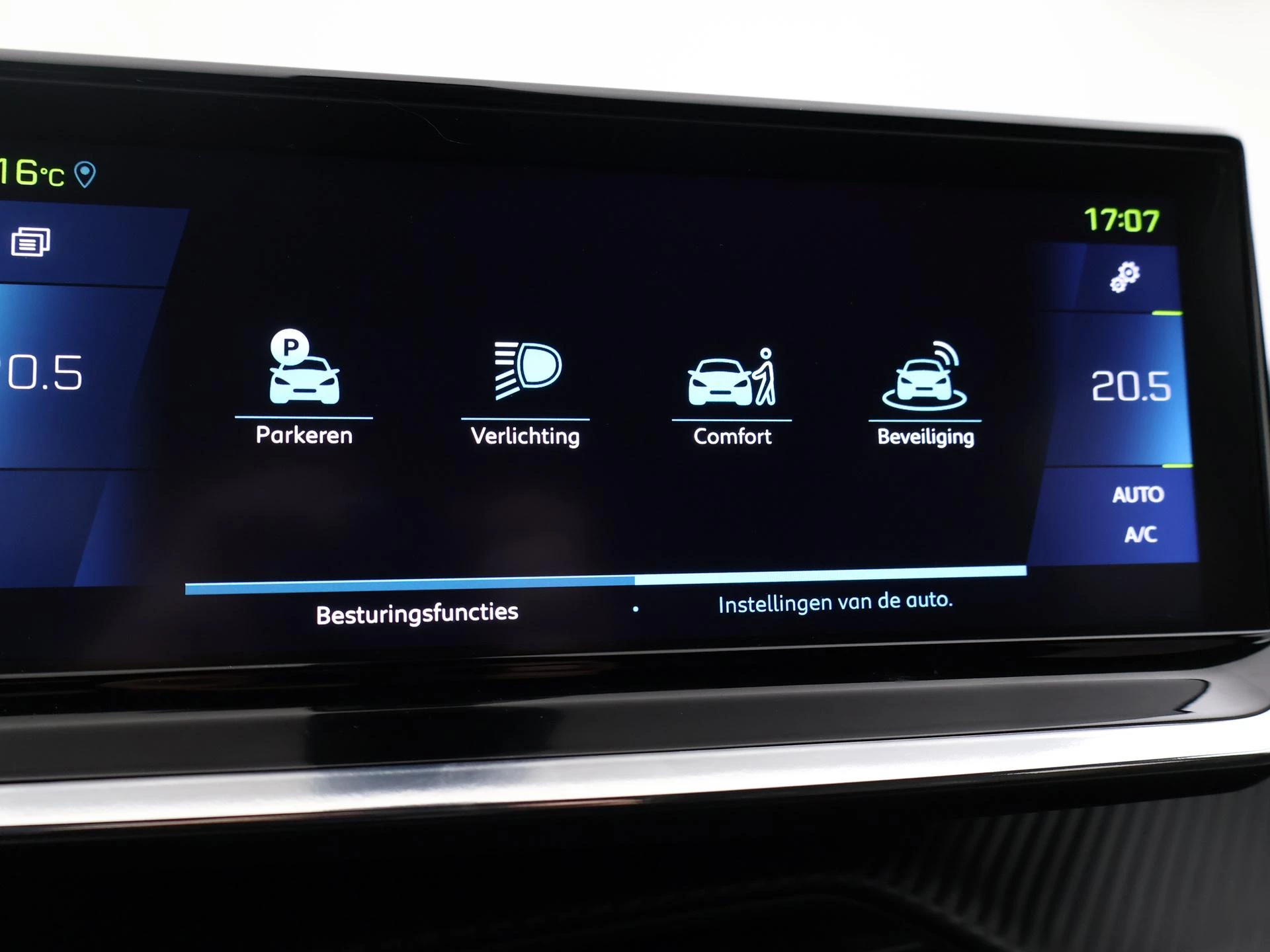 Hoofdafbeelding Peugeot e-2008