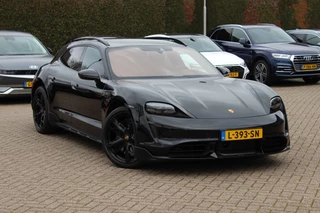 Porsche Taycan Cross Turismo Turbo S 93 kWh / SoH 90,9% / Panoramadak / 360Camera / Head-up / Passenger Display / Luchtvering / 21'' / Bose / Keyless / Sportdesign+Chrono / Stoelventilatie+Verwarming / Stuurverwarming / Dodehoek / DAB 