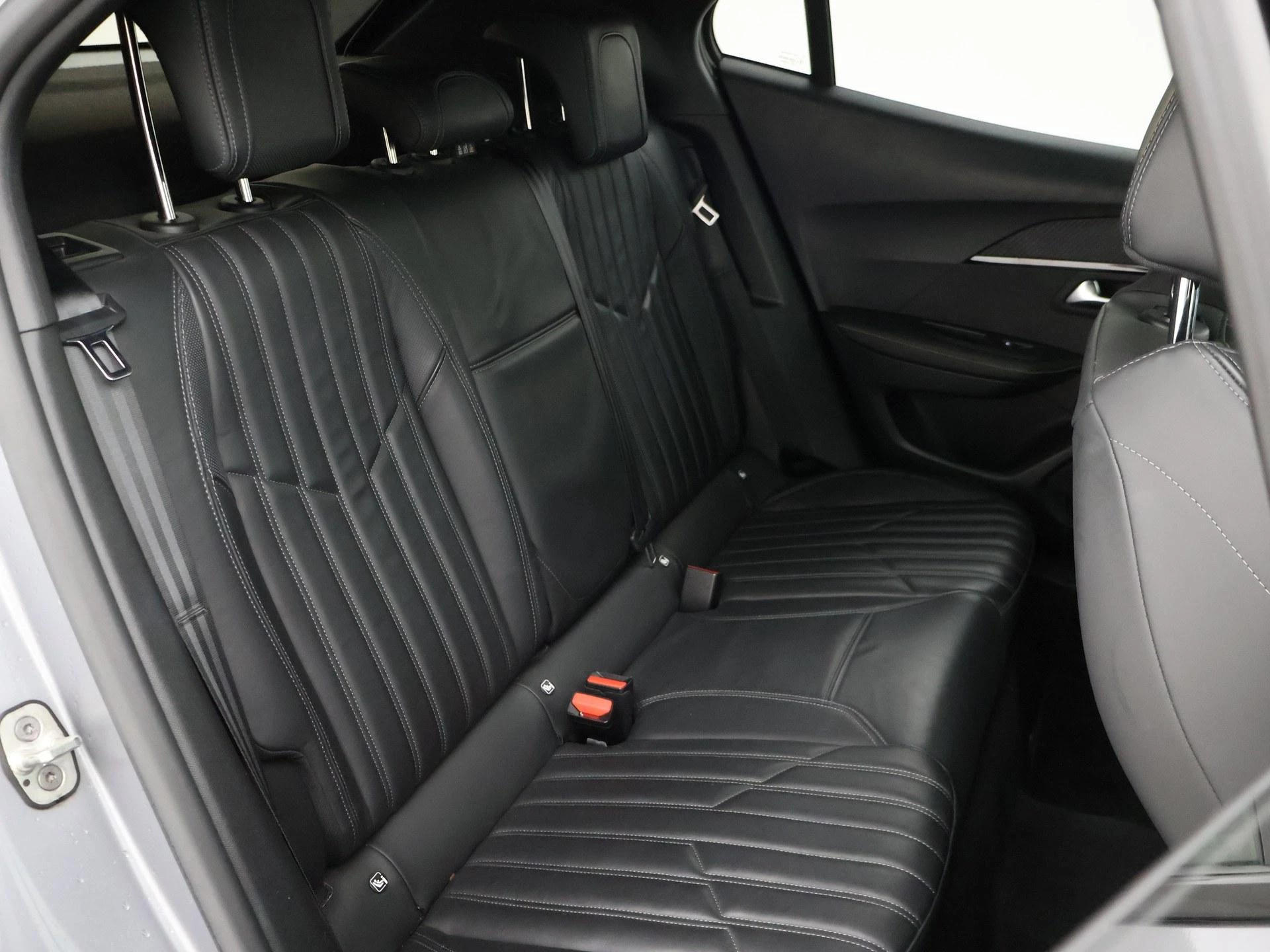 Hoofdafbeelding Peugeot e-2008