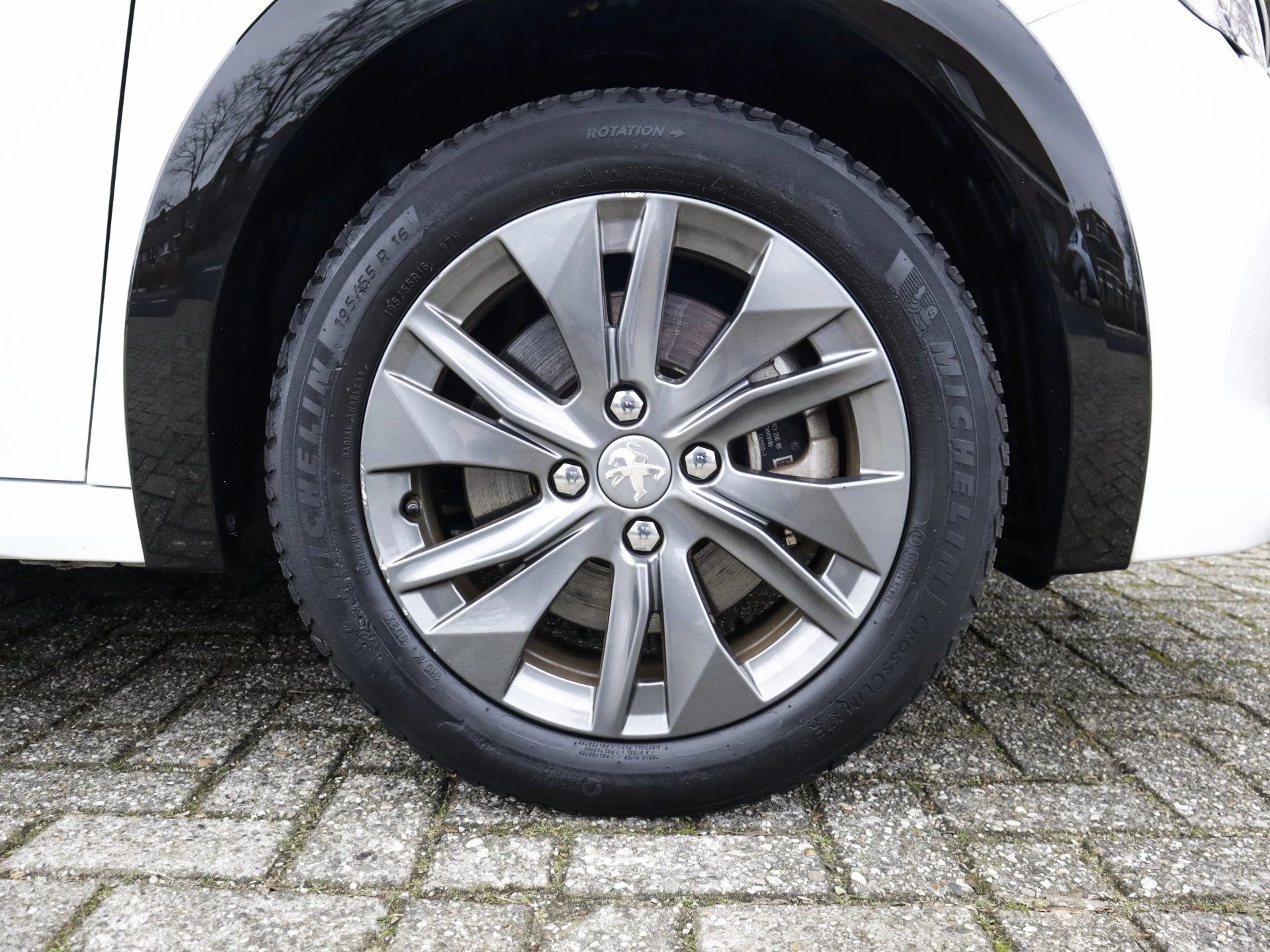 Hoofdafbeelding Peugeot e-208