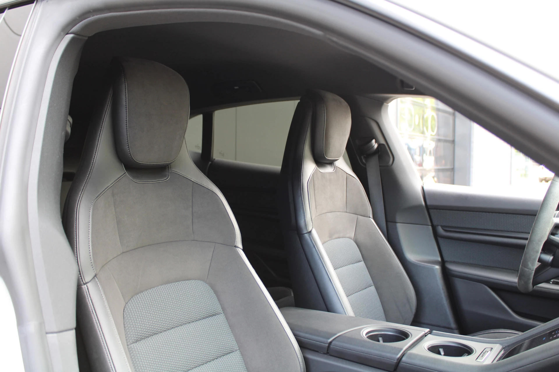 Hoofdafbeelding Porsche Taycan