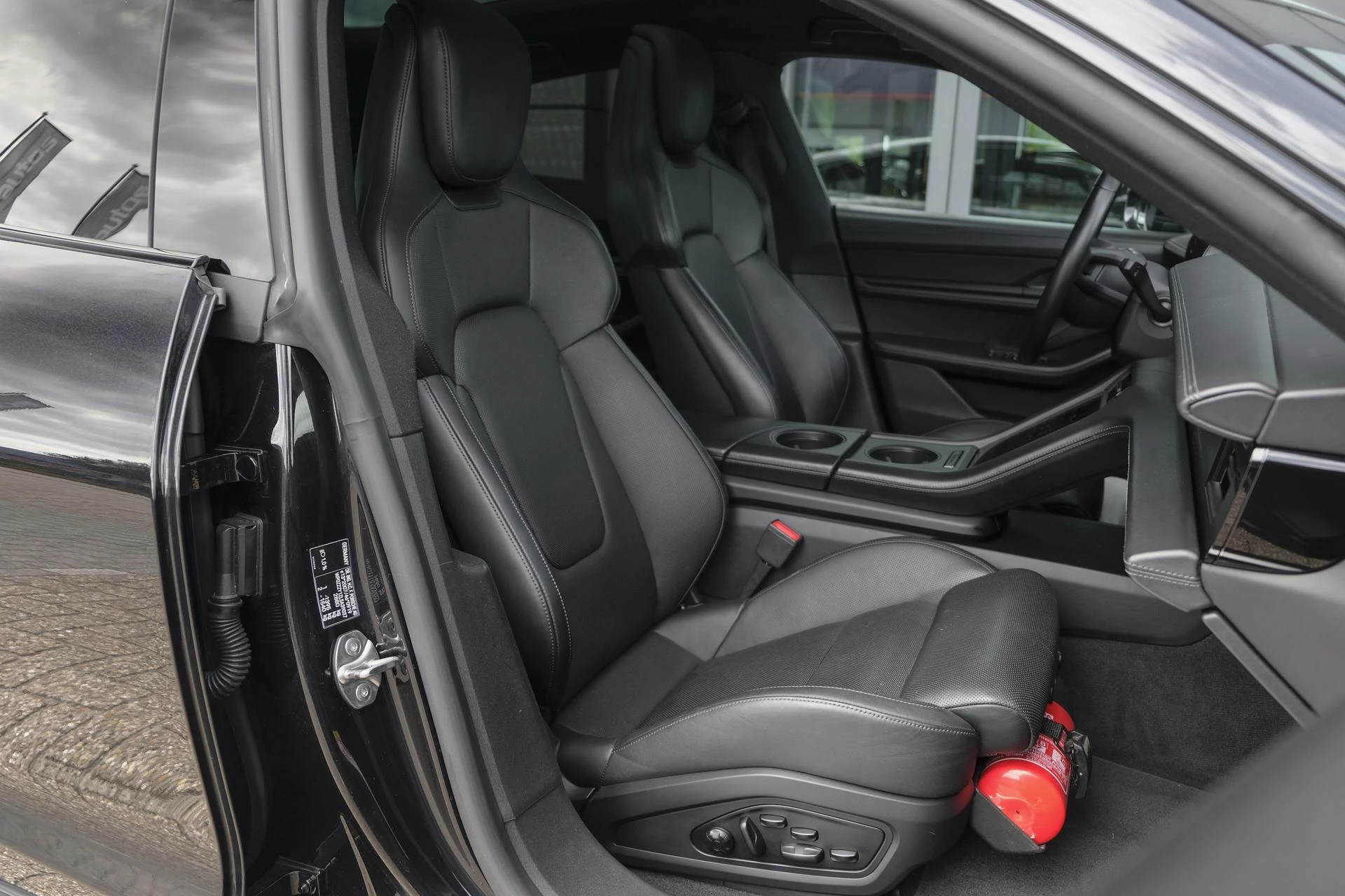 Hoofdafbeelding Porsche Taycan