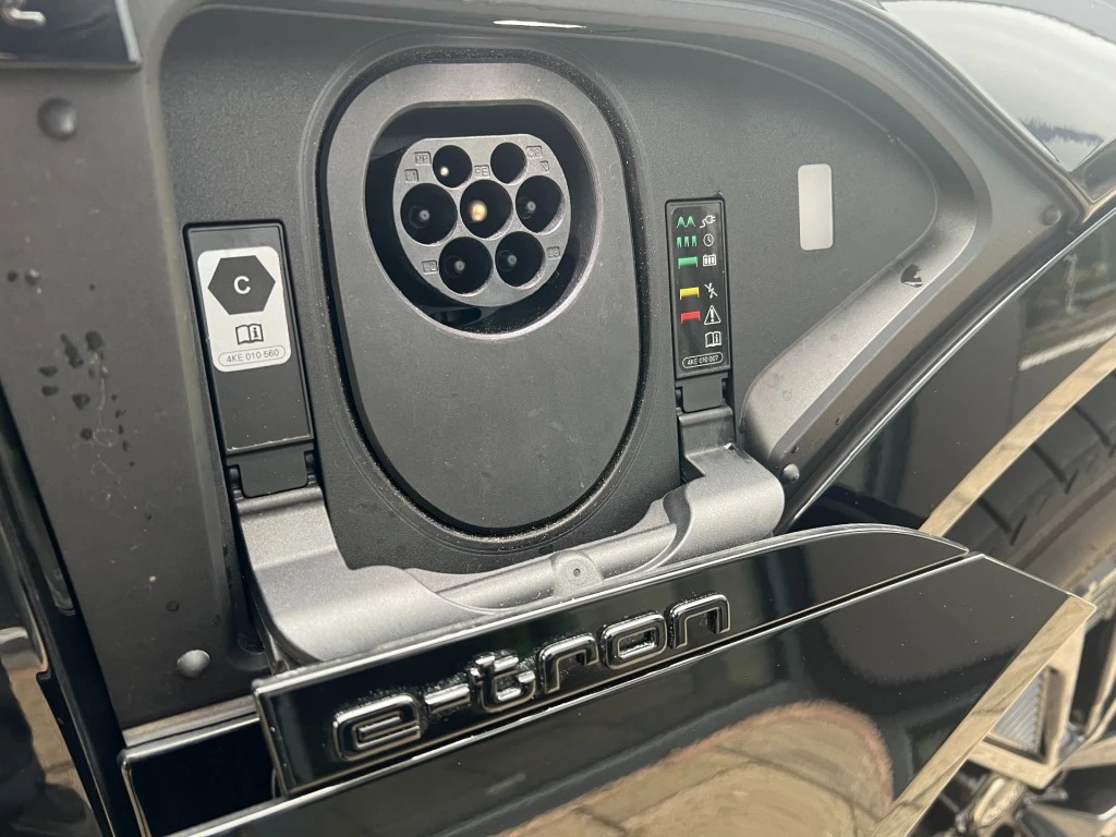 Hoofdafbeelding Audi Q8 e-tron