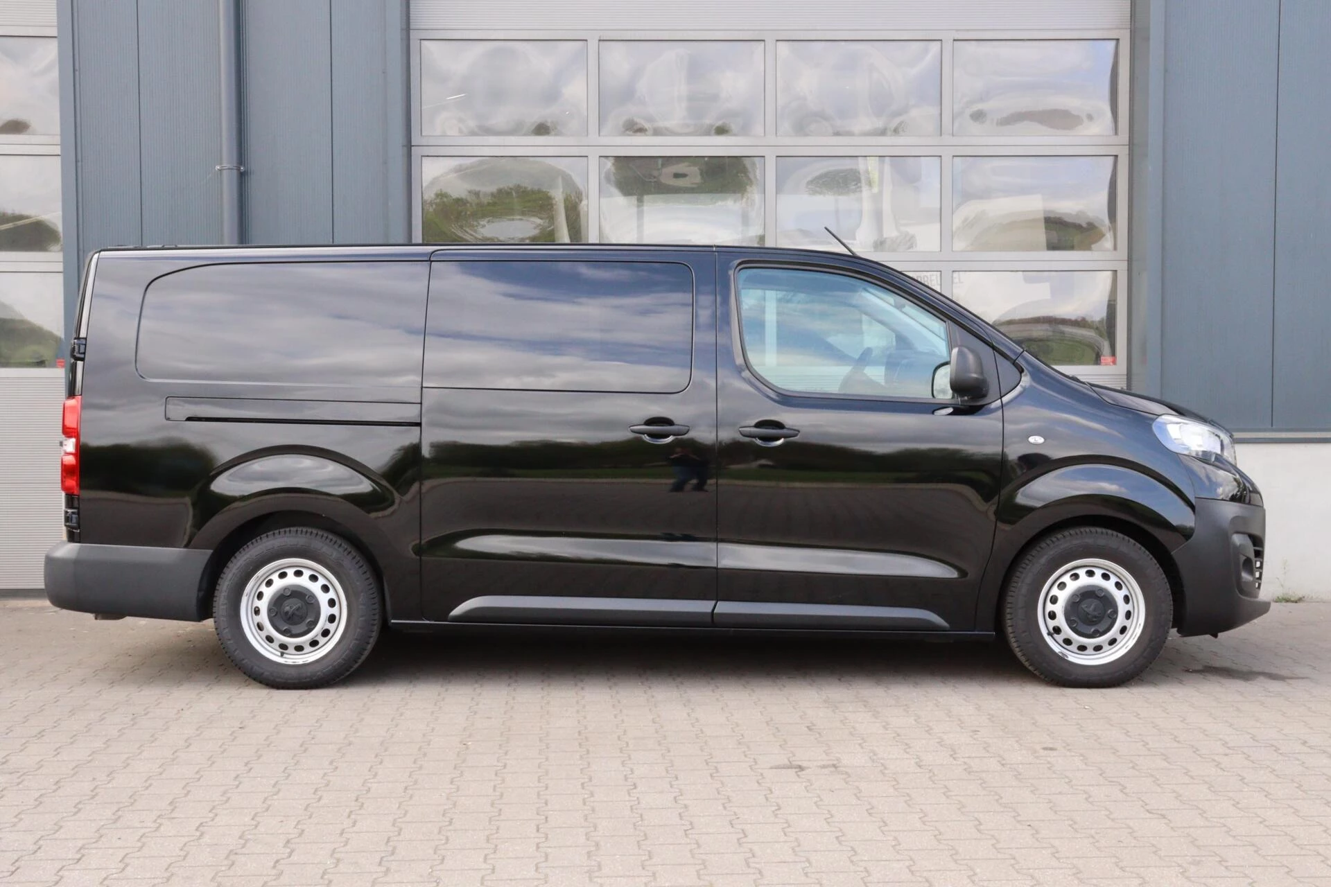 Hoofdafbeelding Peugeot e-Expert