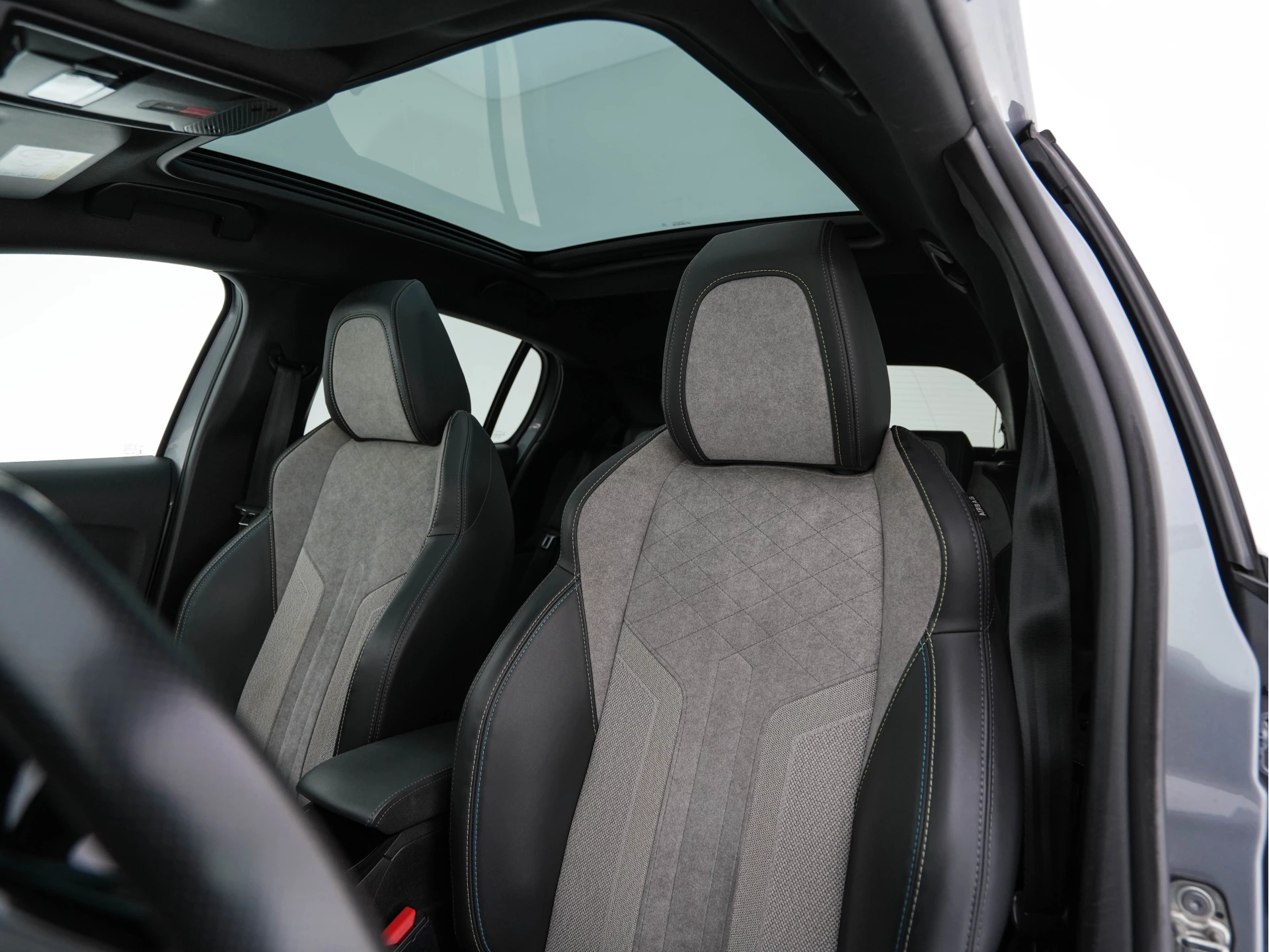 Hoofdafbeelding Peugeot e-208