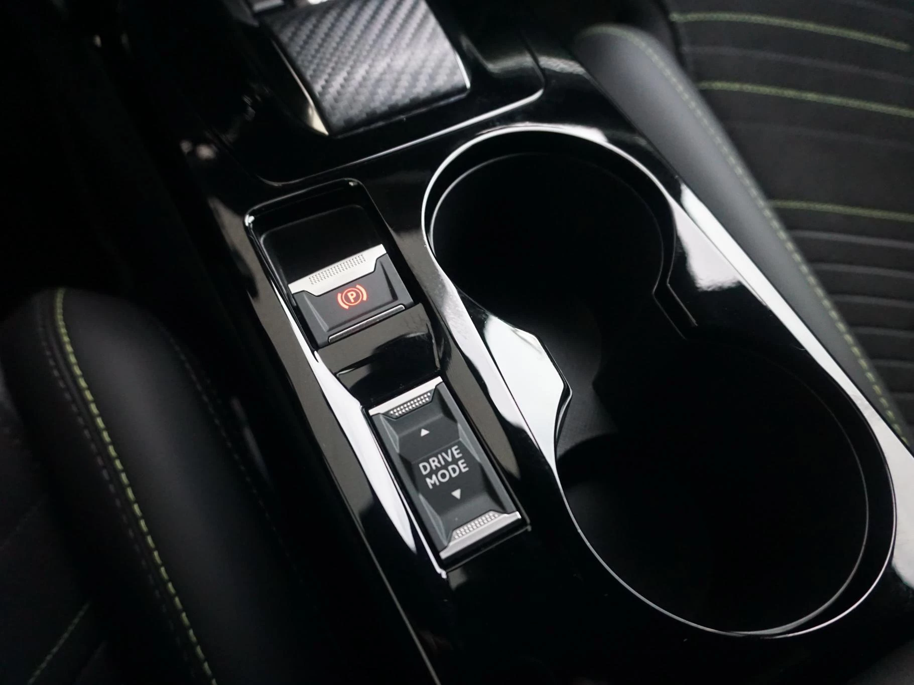 Hoofdafbeelding Peugeot e-2008