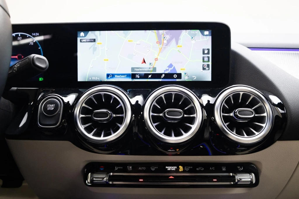 Hoofdafbeelding Mercedes-Benz EQA