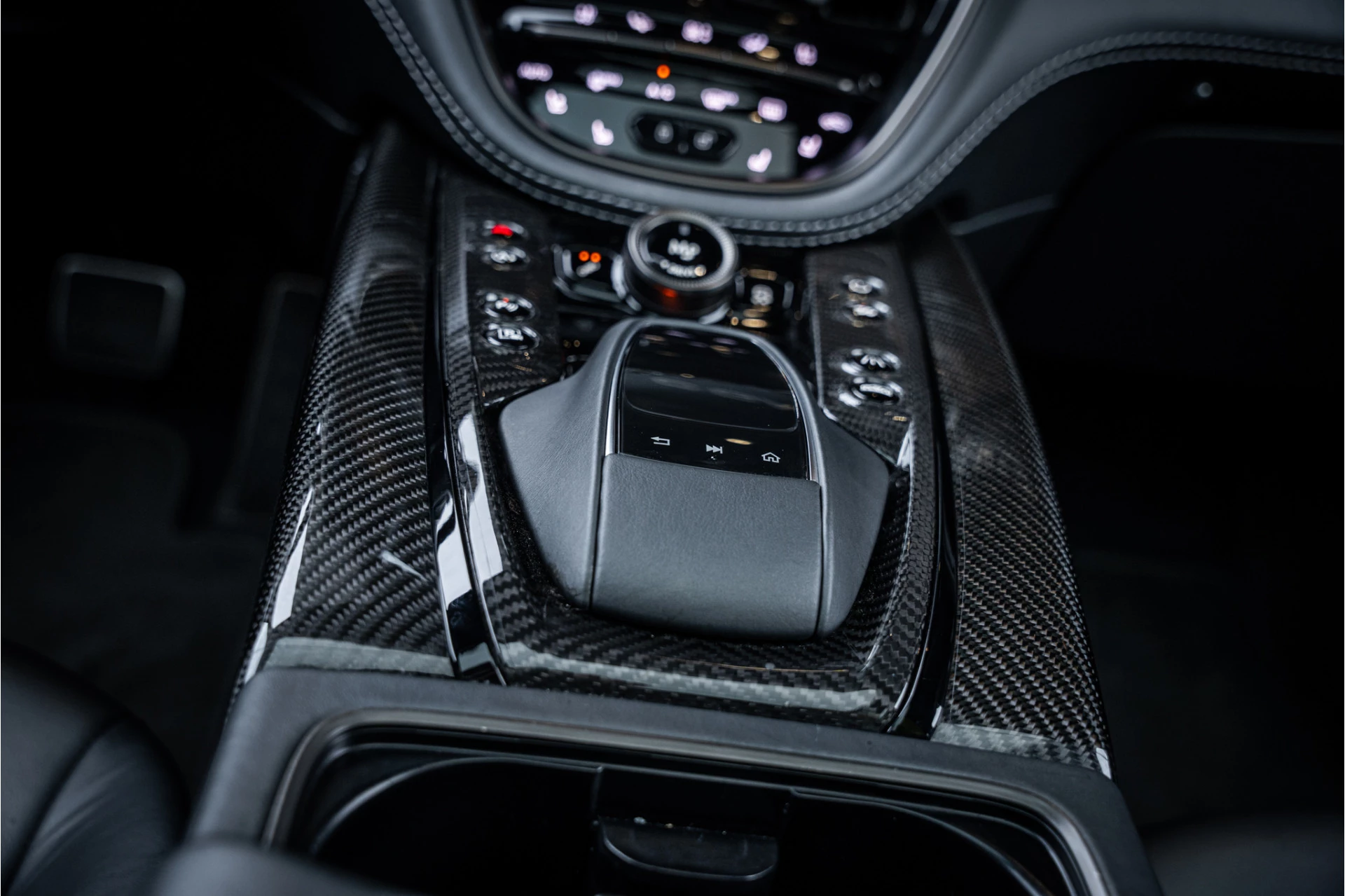 Hoofdafbeelding Aston Martin DBX