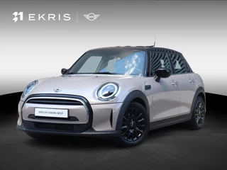 MINI 5-deurs Cooper | Classic + Panodak + Sportstoelen + Apple Carplay + Parkeersensoren + LED Koplampen + Climate Control + 16'' Victory Spoke Zwart