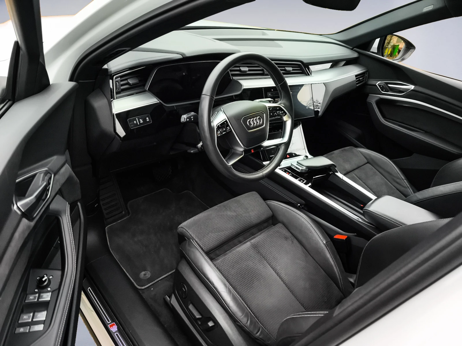 Hoofdafbeelding Audi e-tron