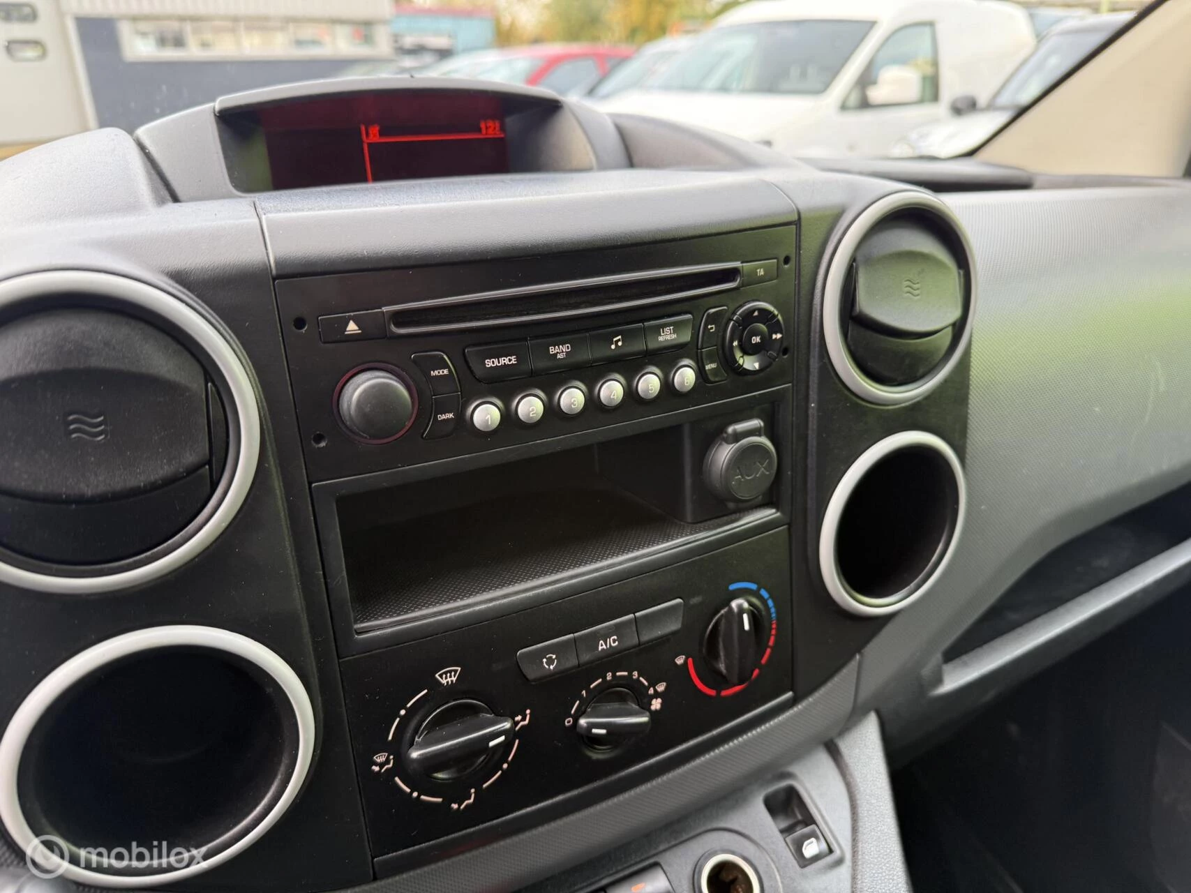 Hoofdafbeelding Peugeot Partner