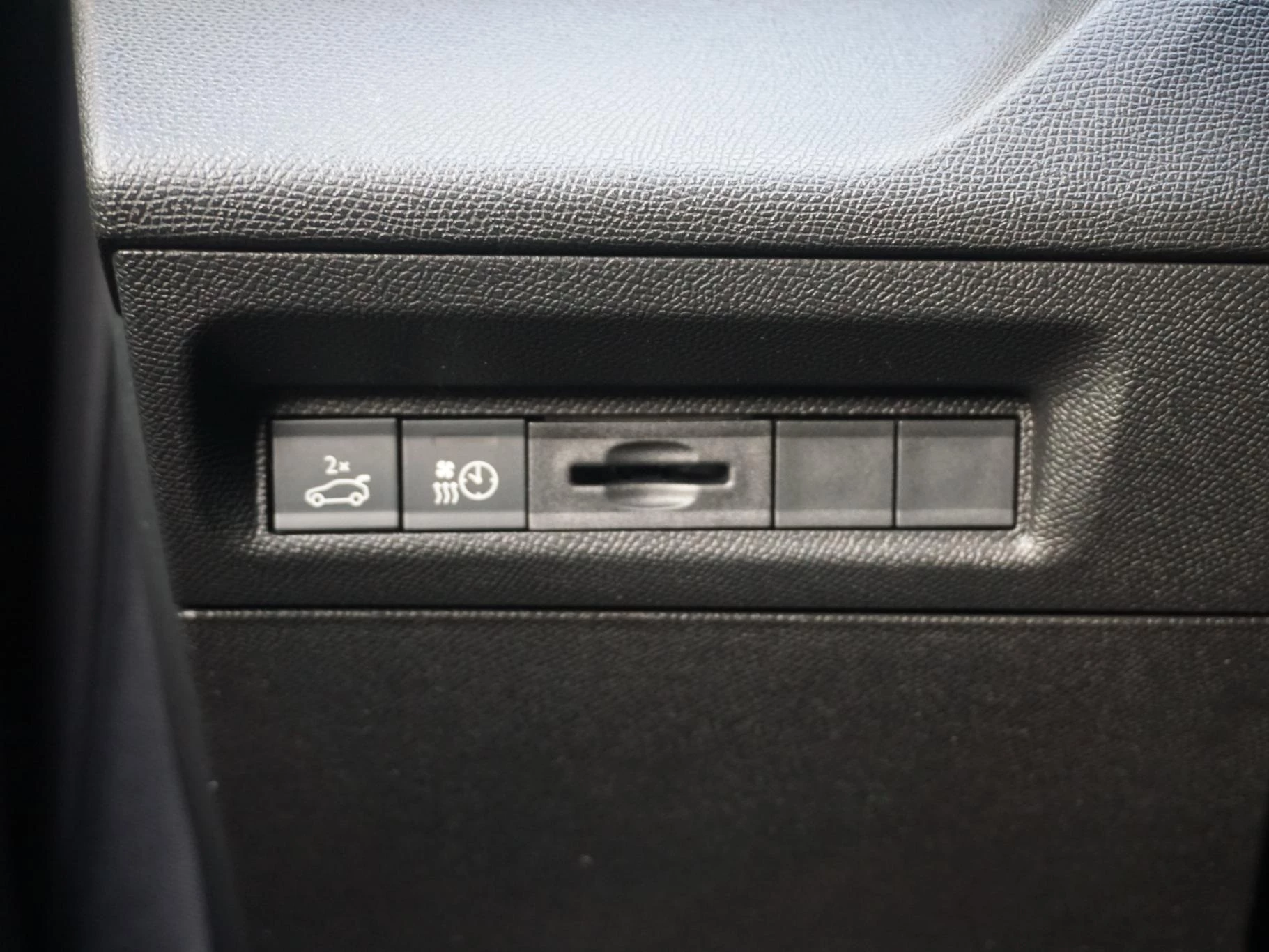 Hoofdafbeelding Peugeot e-308