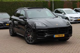 Porsche Cayenne 3.0 S E-Hybrid 519pk / Trekhaak / Panoramadak / 360Camera / Head-up / Achterasbesturing / Bose / 21'' / Luchtvering / Adaptieve Stoelen / Sportdesign+Chrono / Sportuiltaat / Stoelventilatie / Stoelverwarming 4x /