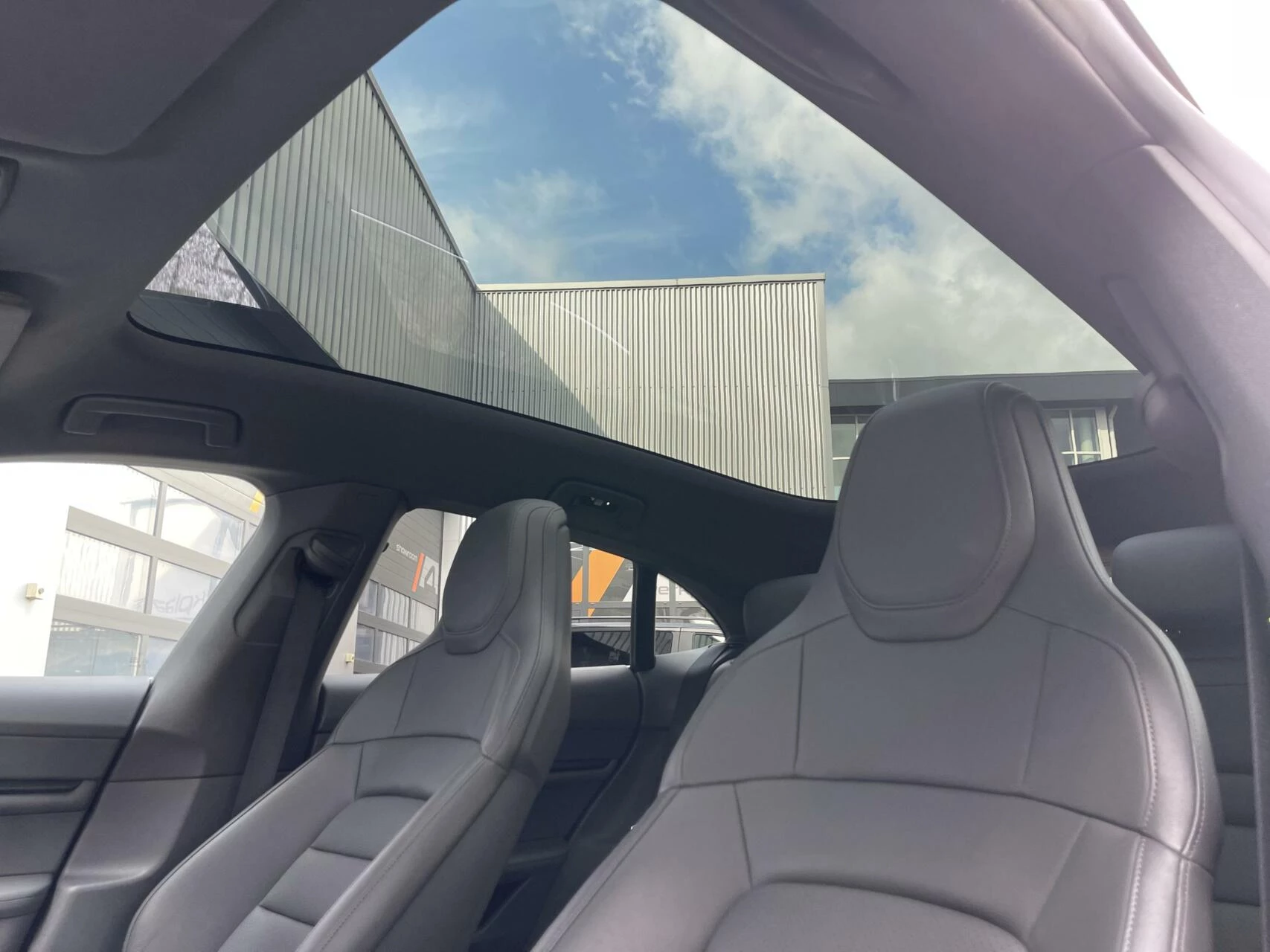 Hoofdafbeelding Porsche Taycan