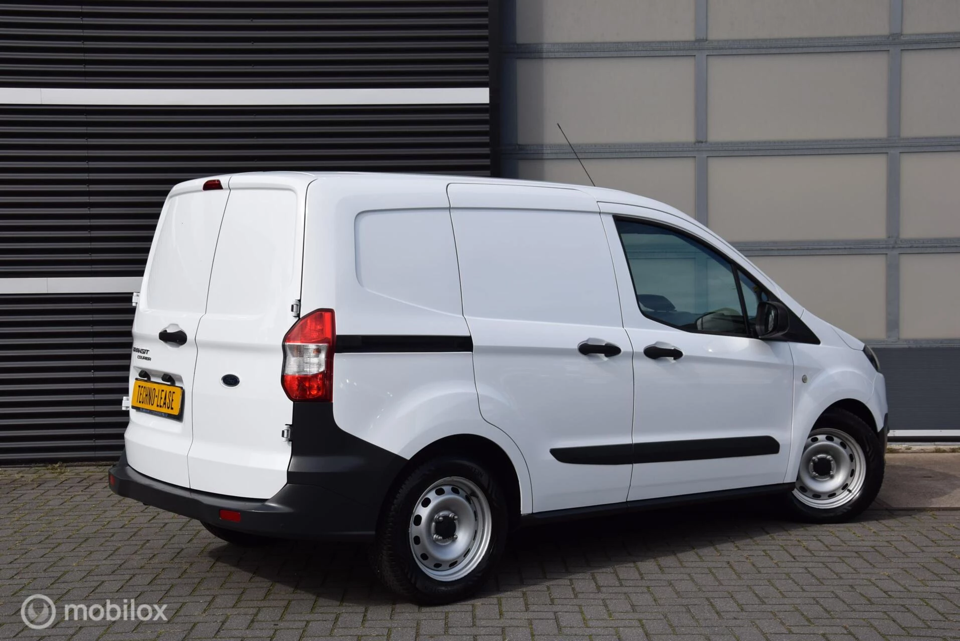 Hoofdafbeelding Ford Transit Courier
