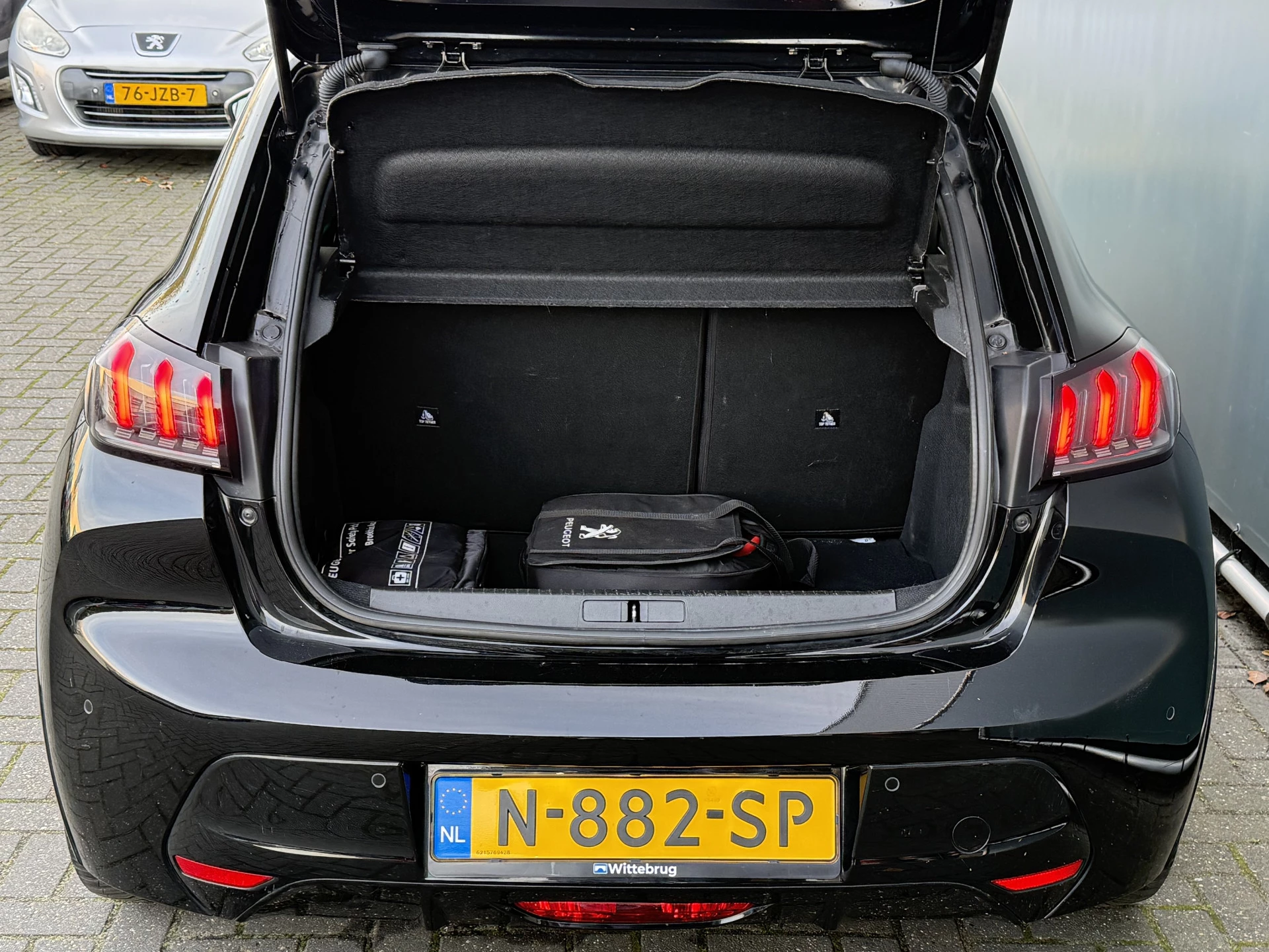 Hoofdafbeelding Peugeot e-208