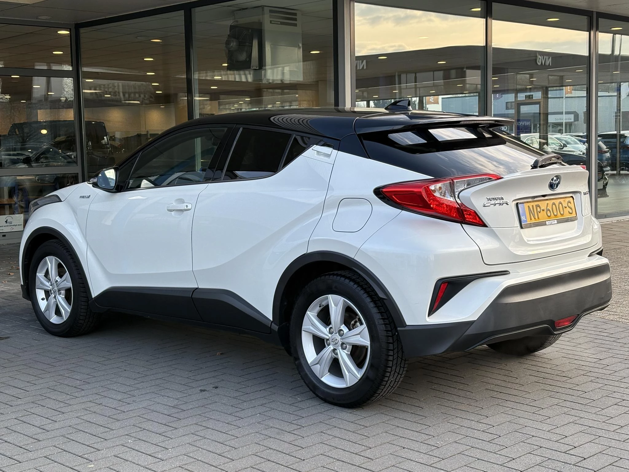 Hoofdafbeelding Toyota C-HR