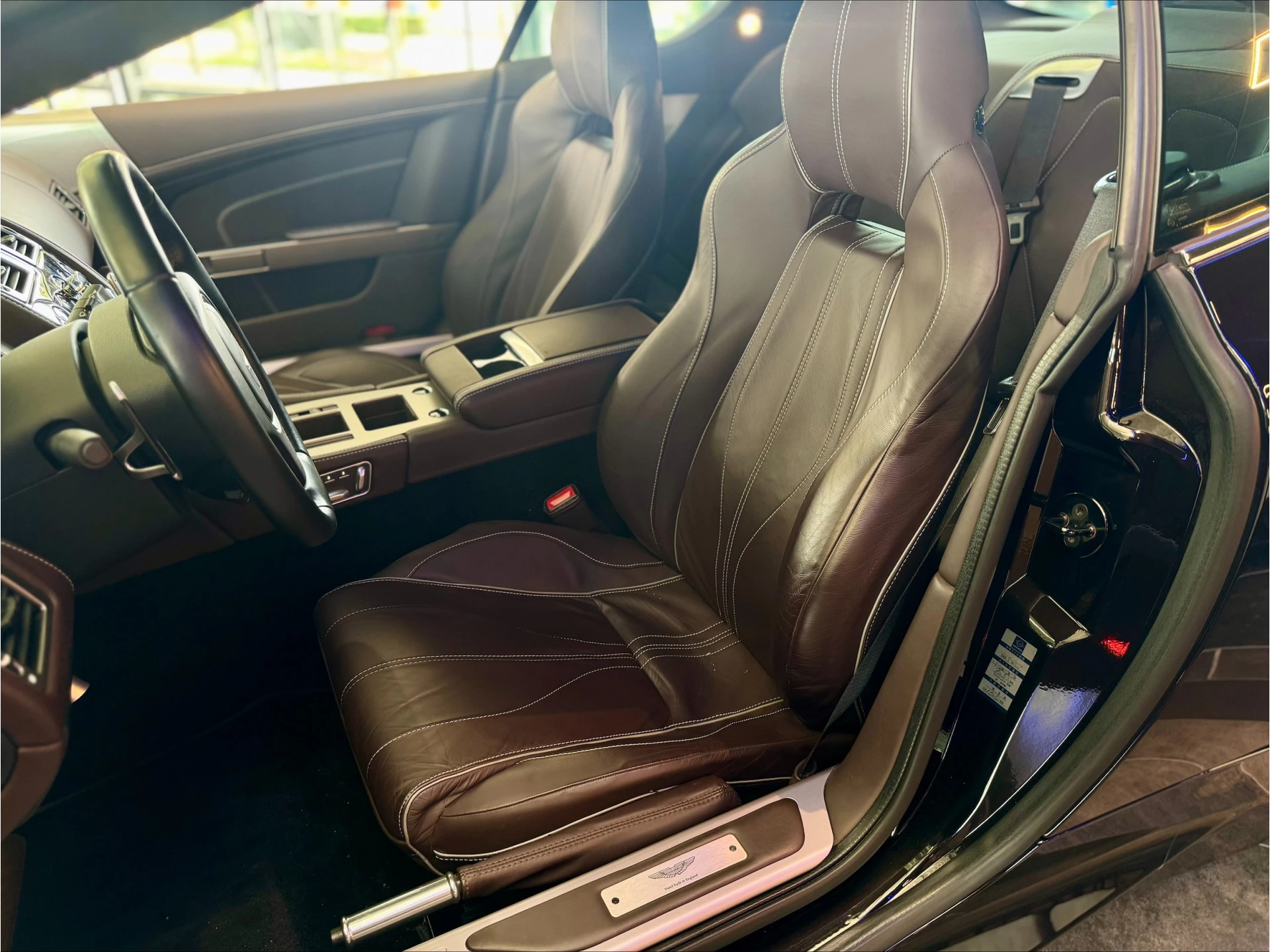 Hoofdafbeelding Aston Martin V12 Virage