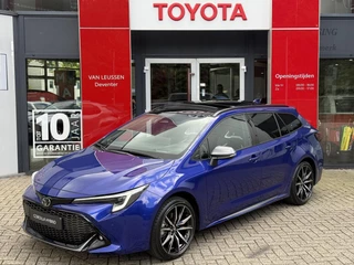 Hoofdafbeelding Toyota Corolla Touring Sports Toyota Corolla Touring Sports Hybrid 180 GR Sport NIEUW UIT VOORRAAD LEVERBAAR! GR SPORT PLUS PACK SCHUIF/KANTEL DAK JBL