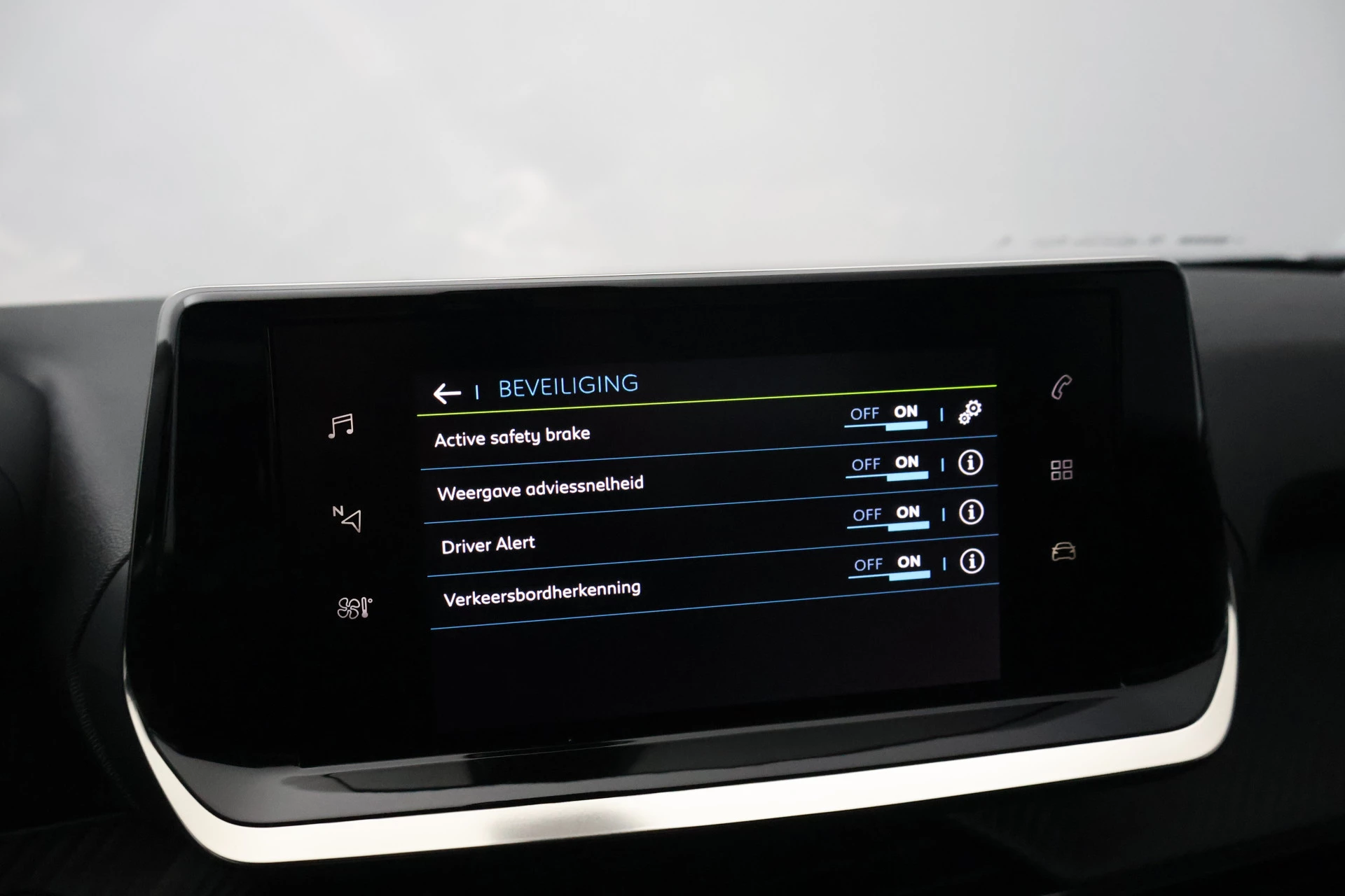 Hoofdafbeelding Peugeot e-2008