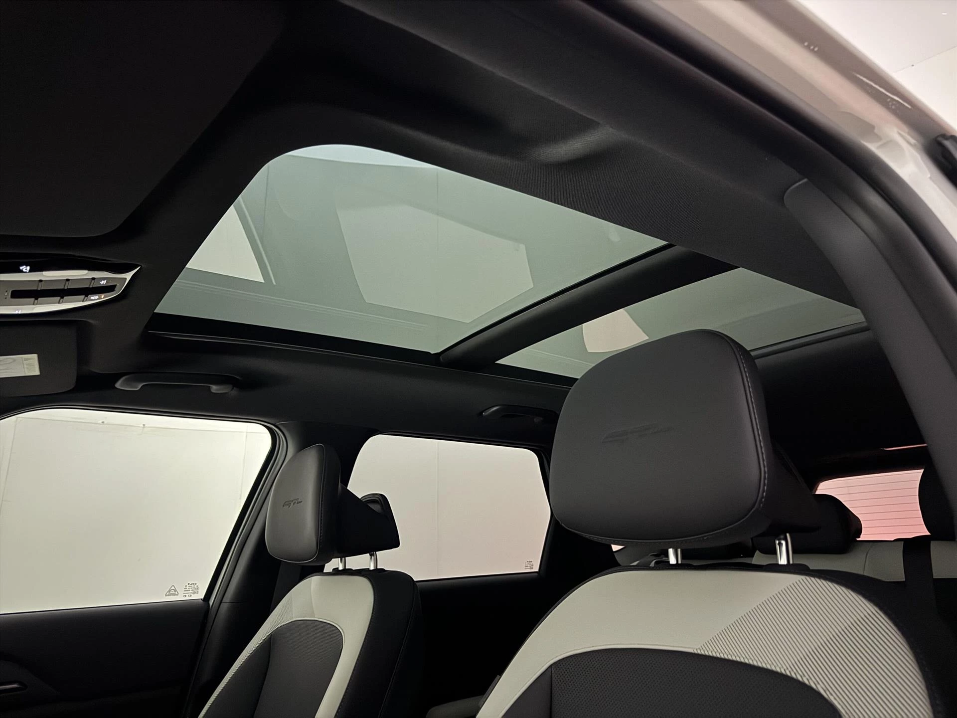 Hoofdafbeelding Kia EV5