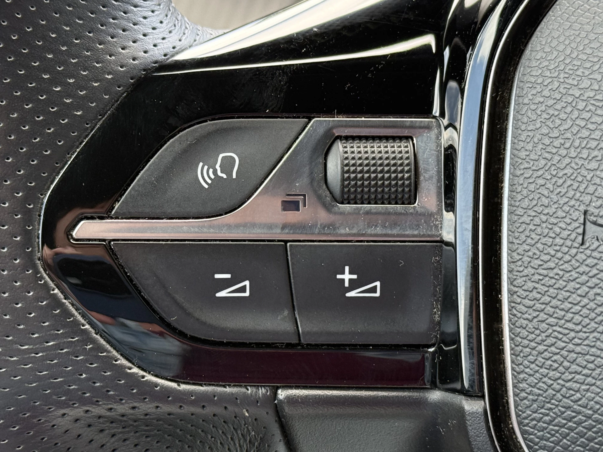 Hoofdafbeelding Peugeot e-2008