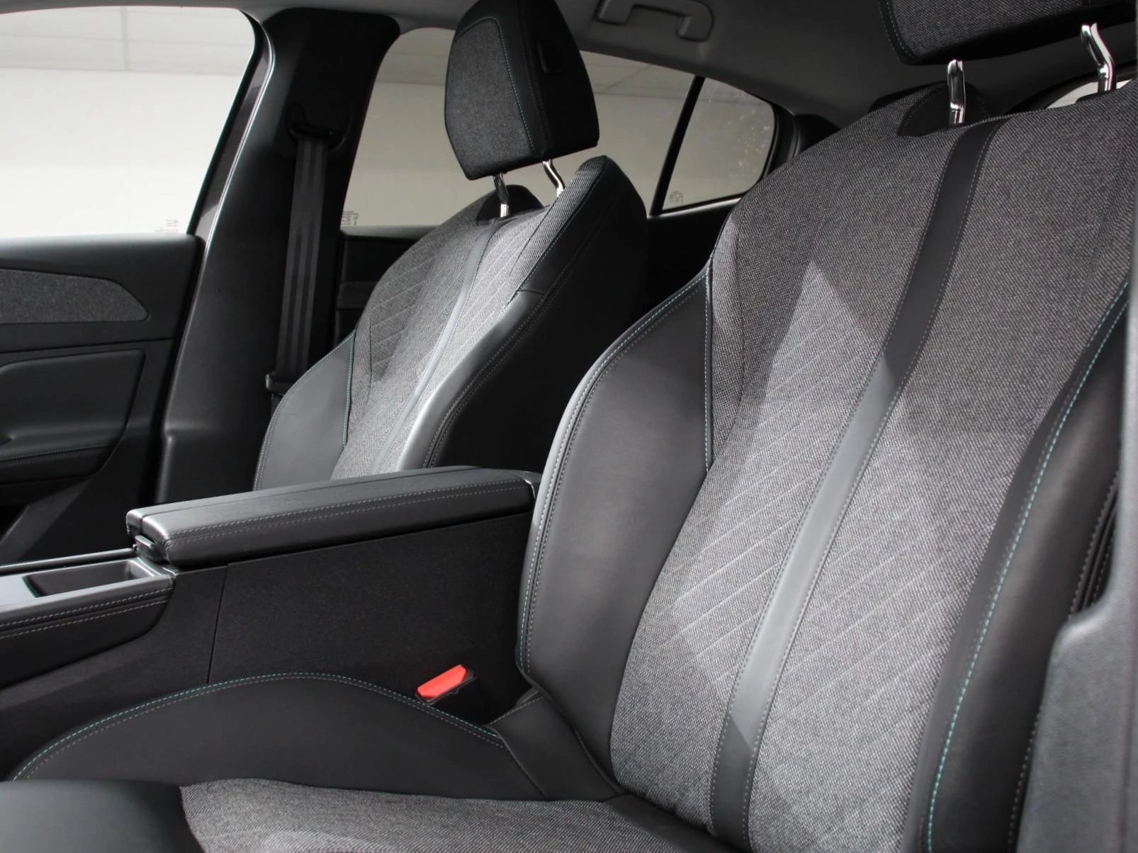 Hoofdafbeelding Peugeot 408