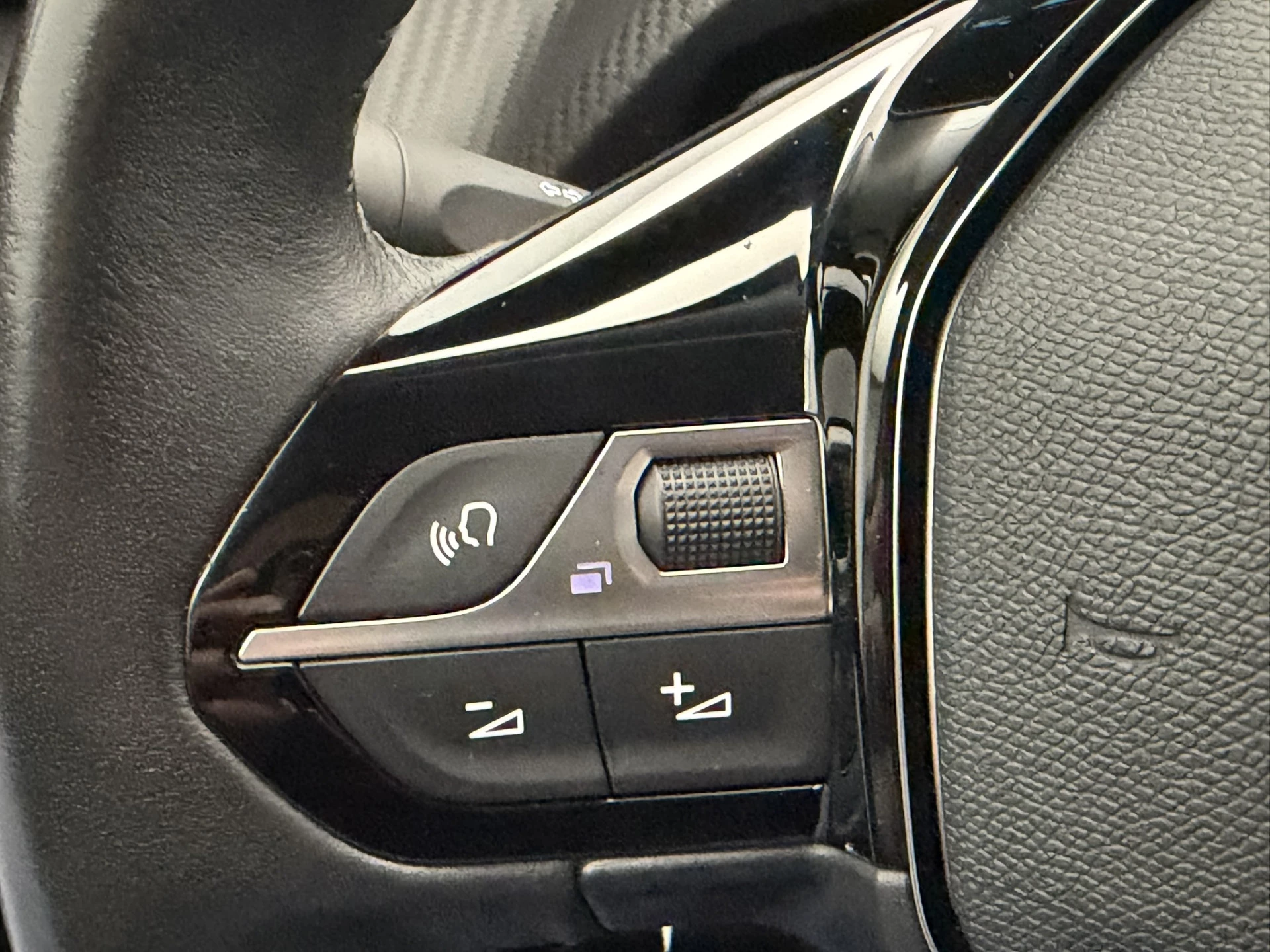 Hoofdafbeelding Peugeot e-2008