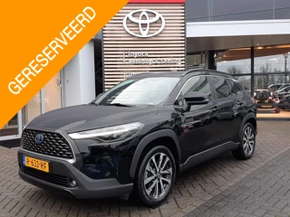 Toyota Corolla Cross 2.0 High Power Hybrid First Edition BLIND-SPOT ELEK-ACHTERKLEP KEYLESS LM-VELGEN PARK-SENSOREN APPLE/ANDROID STOELVERW DRAADLOOS-LADEN AD-CRUISE BLUETOOOTH DAB+