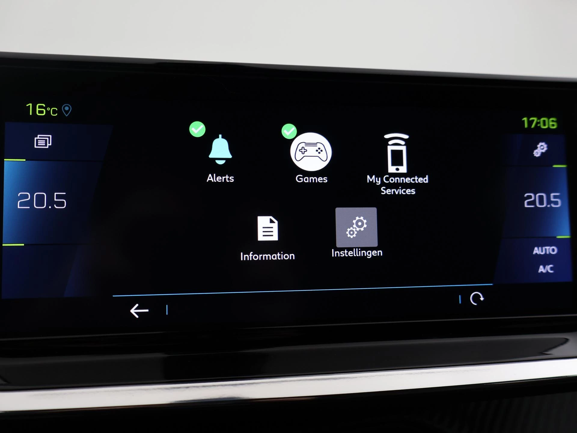 Hoofdafbeelding Peugeot e-2008