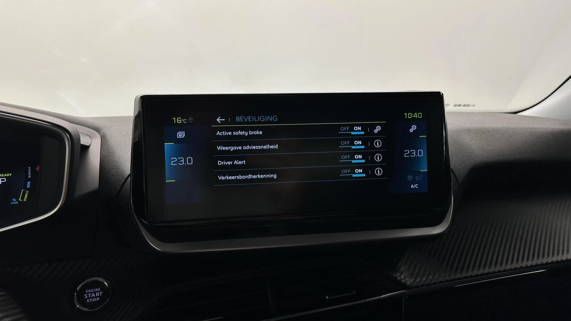 Hoofdafbeelding Peugeot e-2008