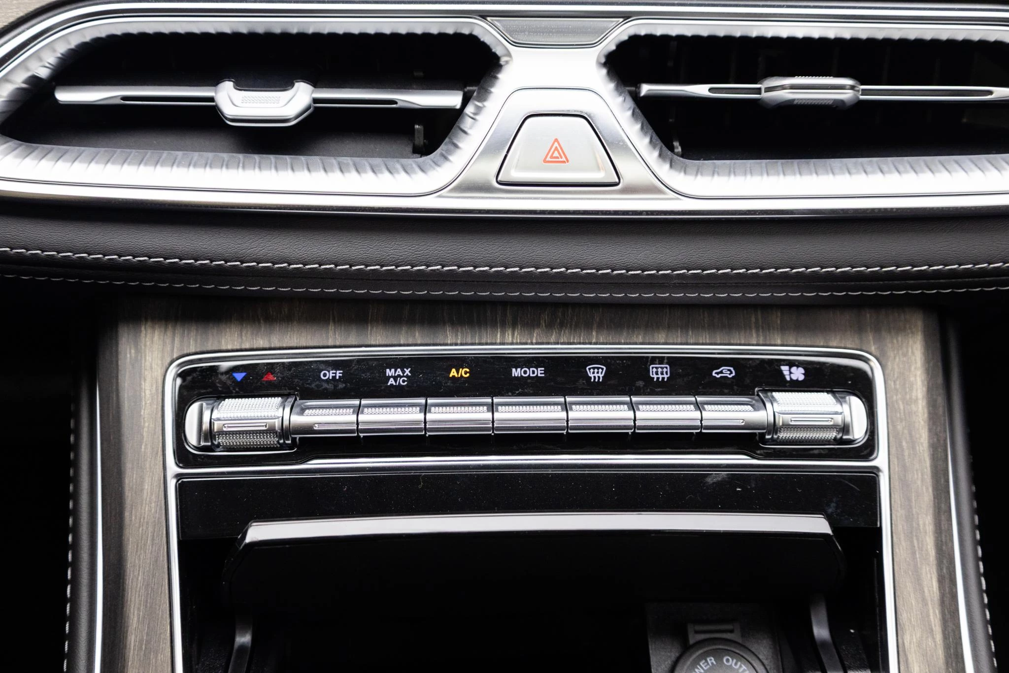 Hoofdafbeelding DFSK E5 PHEV