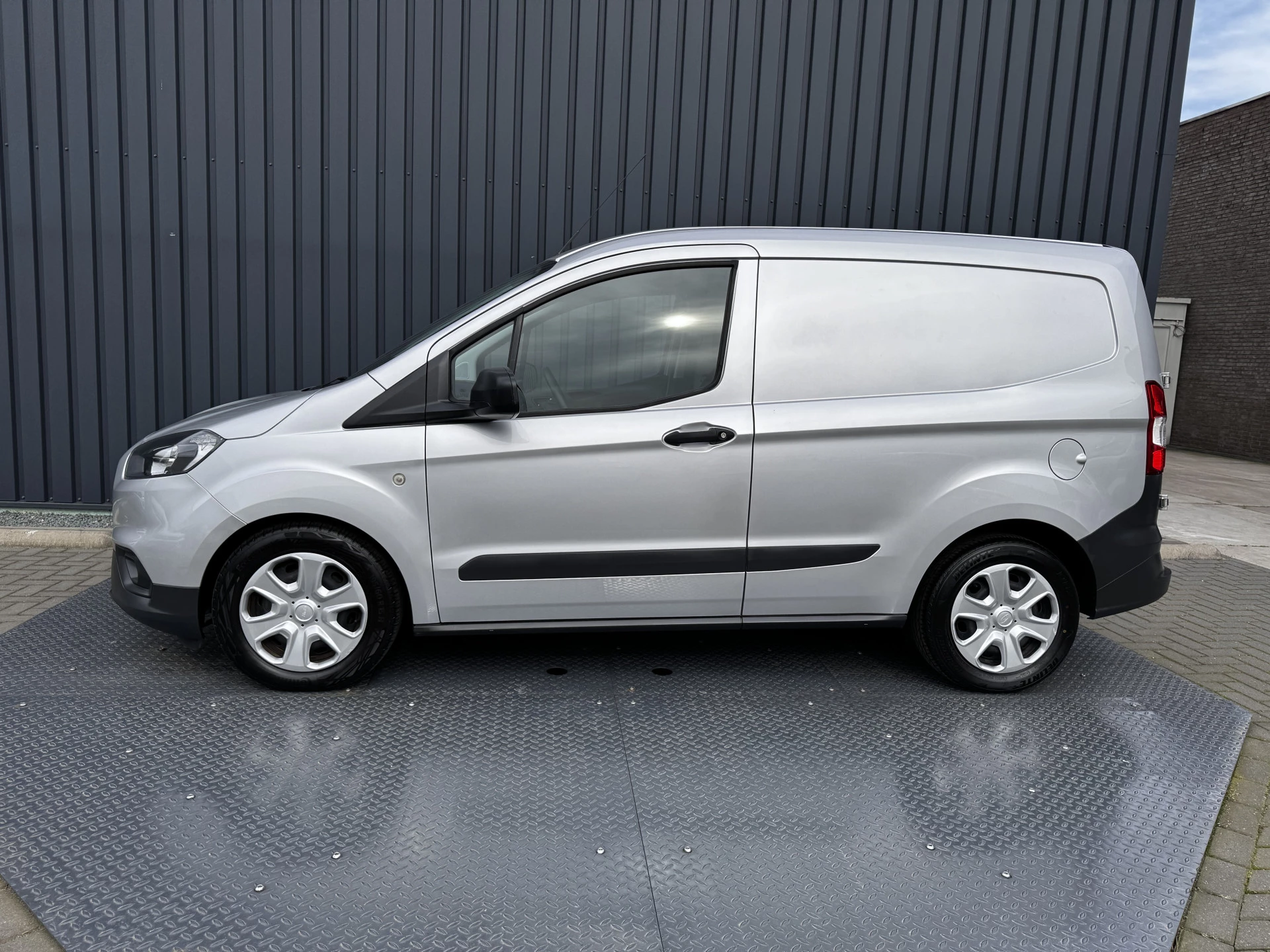 Hoofdafbeelding Ford Transit Courier