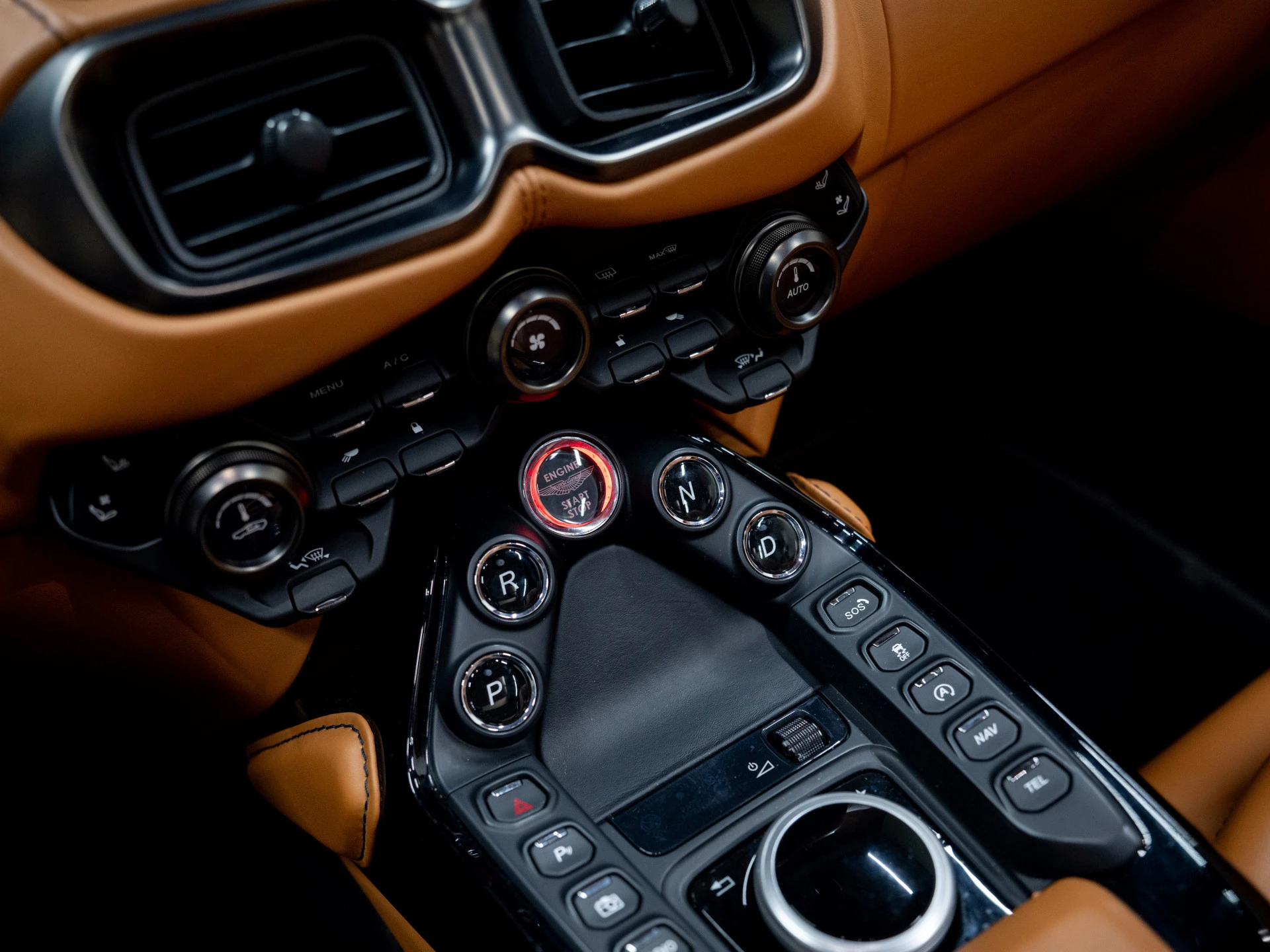 Hoofdafbeelding Aston Martin V8 Vantage