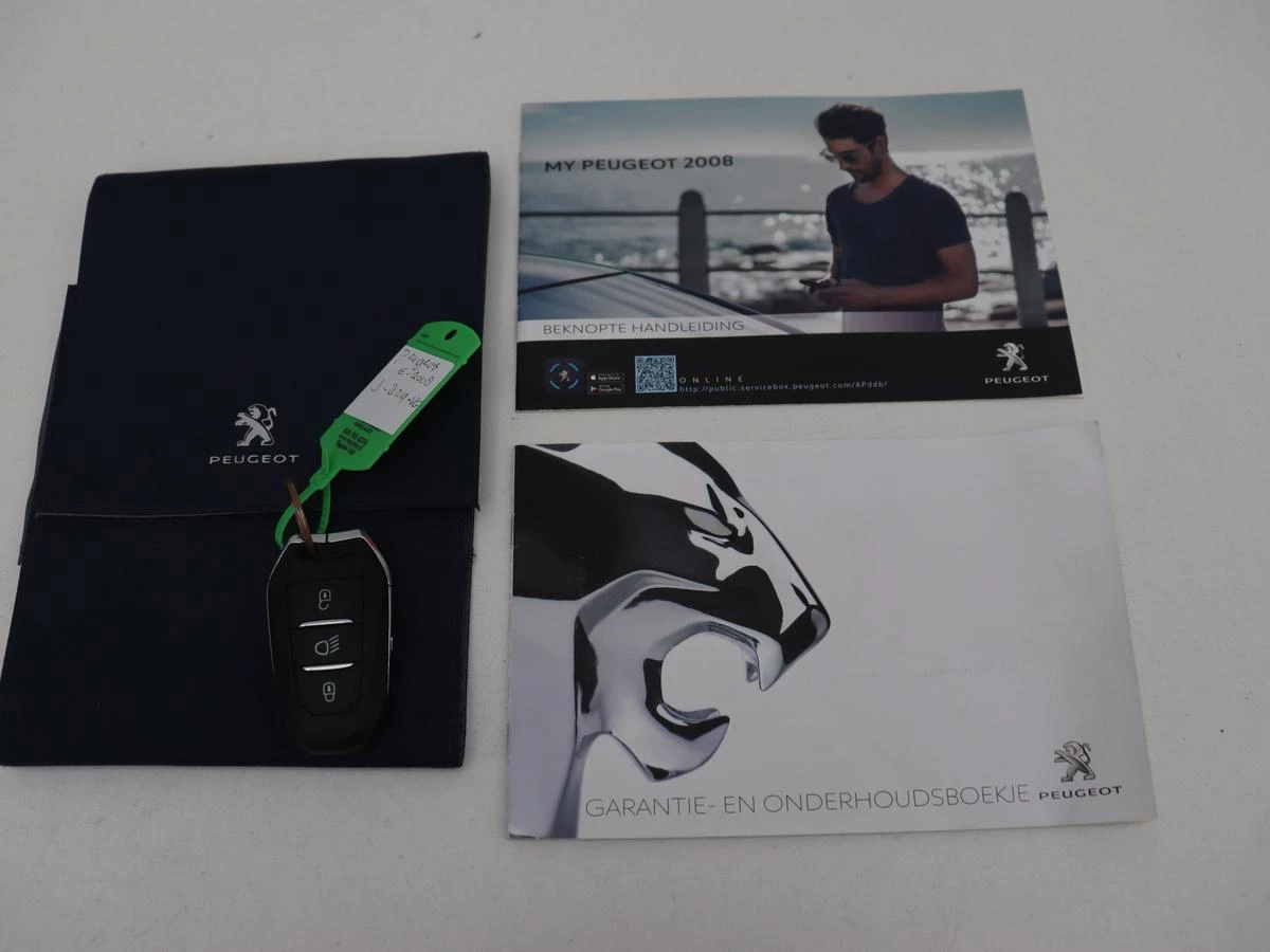 Hoofdafbeelding Peugeot e-2008