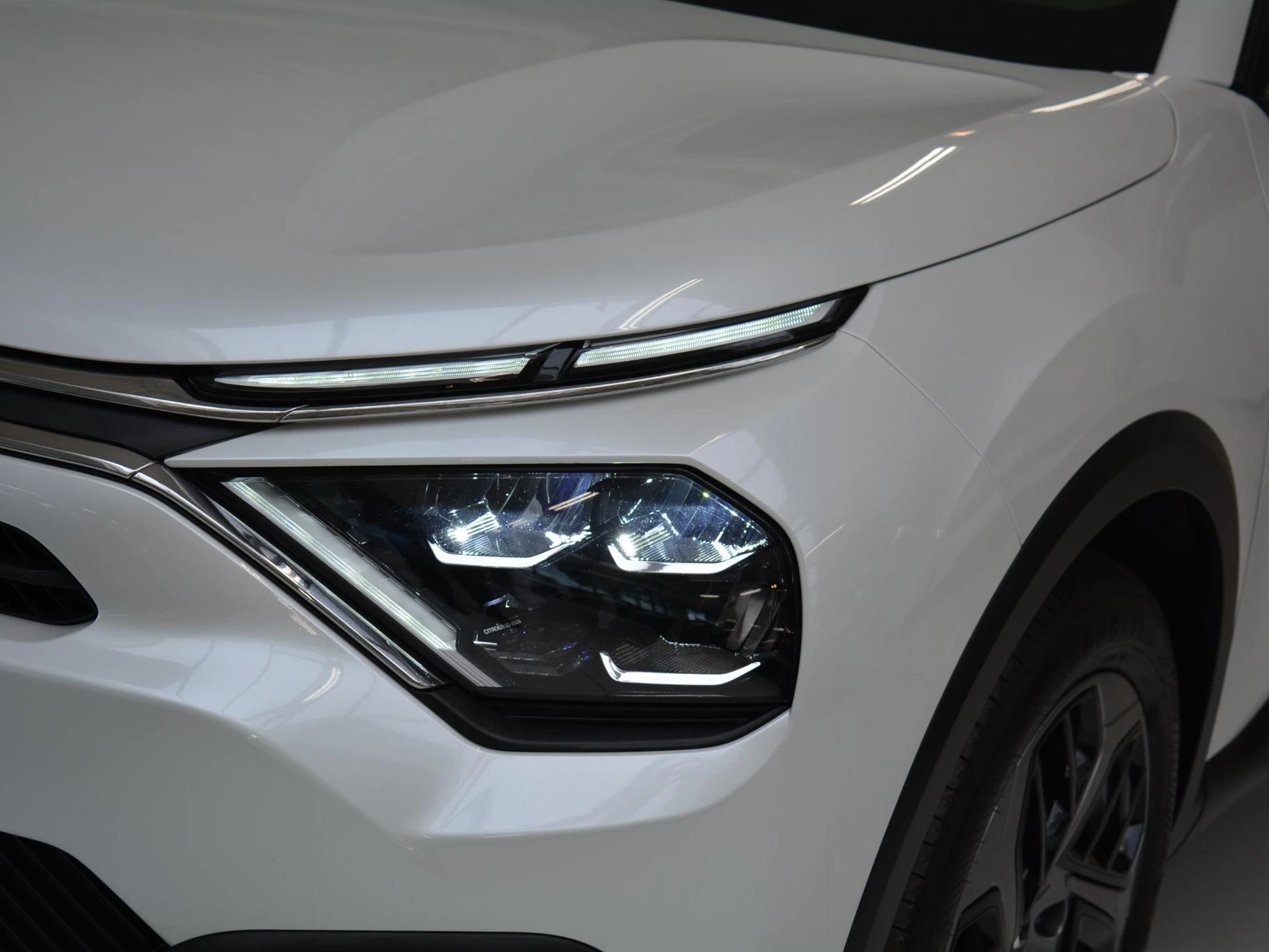 Hoofdafbeelding Citroën ë-C4 X