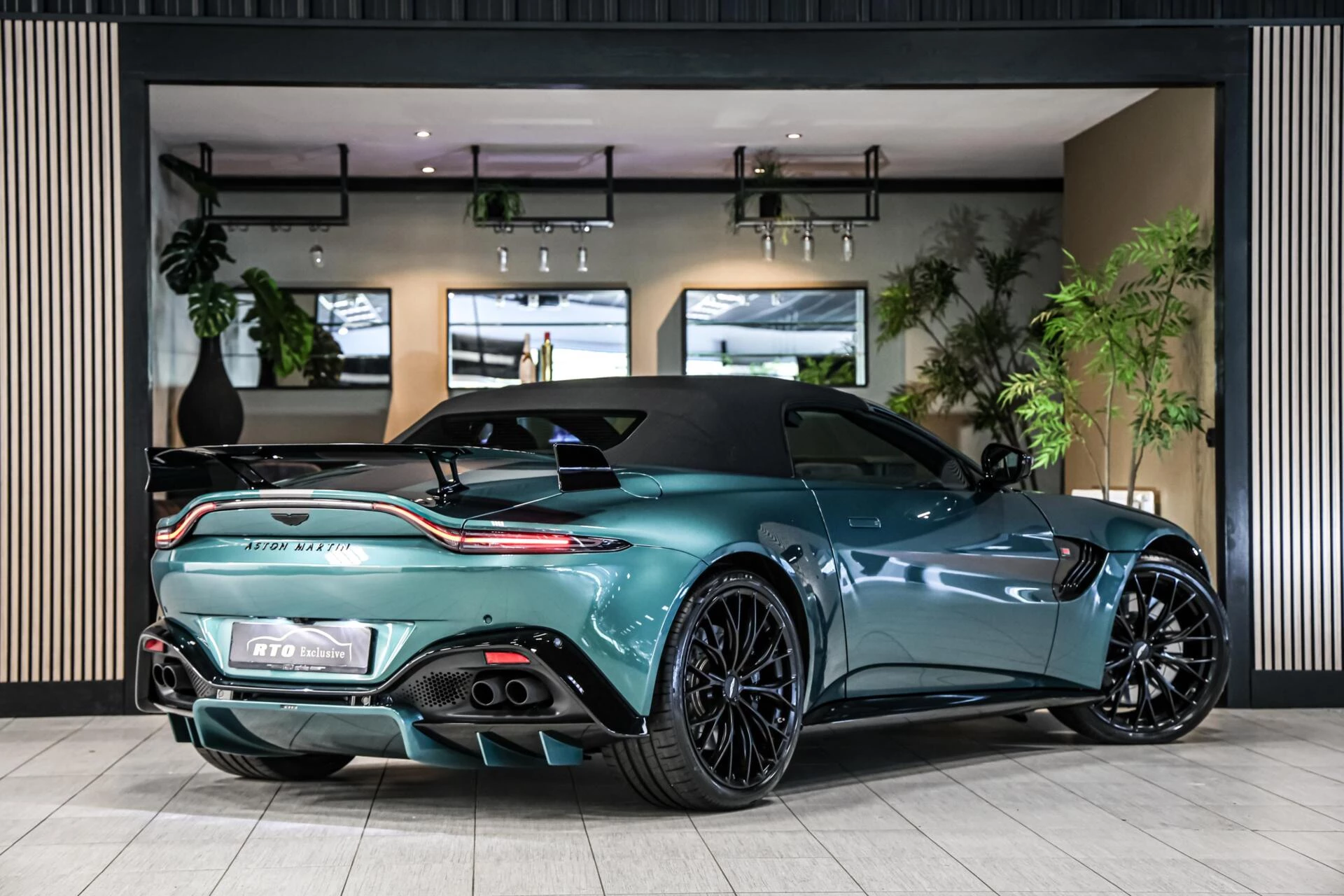 Hoofdafbeelding Aston Martin V8 Vantage