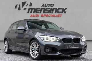 Hoofdafbeelding BMW 1 Serie BMW 1 Serie 120i M Sport / Touch Navigatie/ Cruise Control/ Schuif-/kanteldak/ 130kW (177PK)