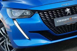 Hoofdafbeelding Peugeot 208 Peugeot 208 1.2 PureTech 100pk Allure - Blue Vertigo - 3D/Carplay/Clima/Nav