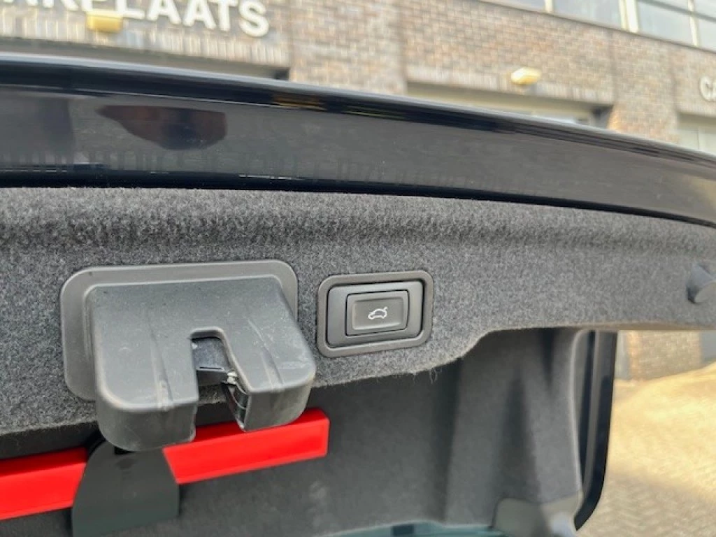 Hoofdafbeelding Audi S8