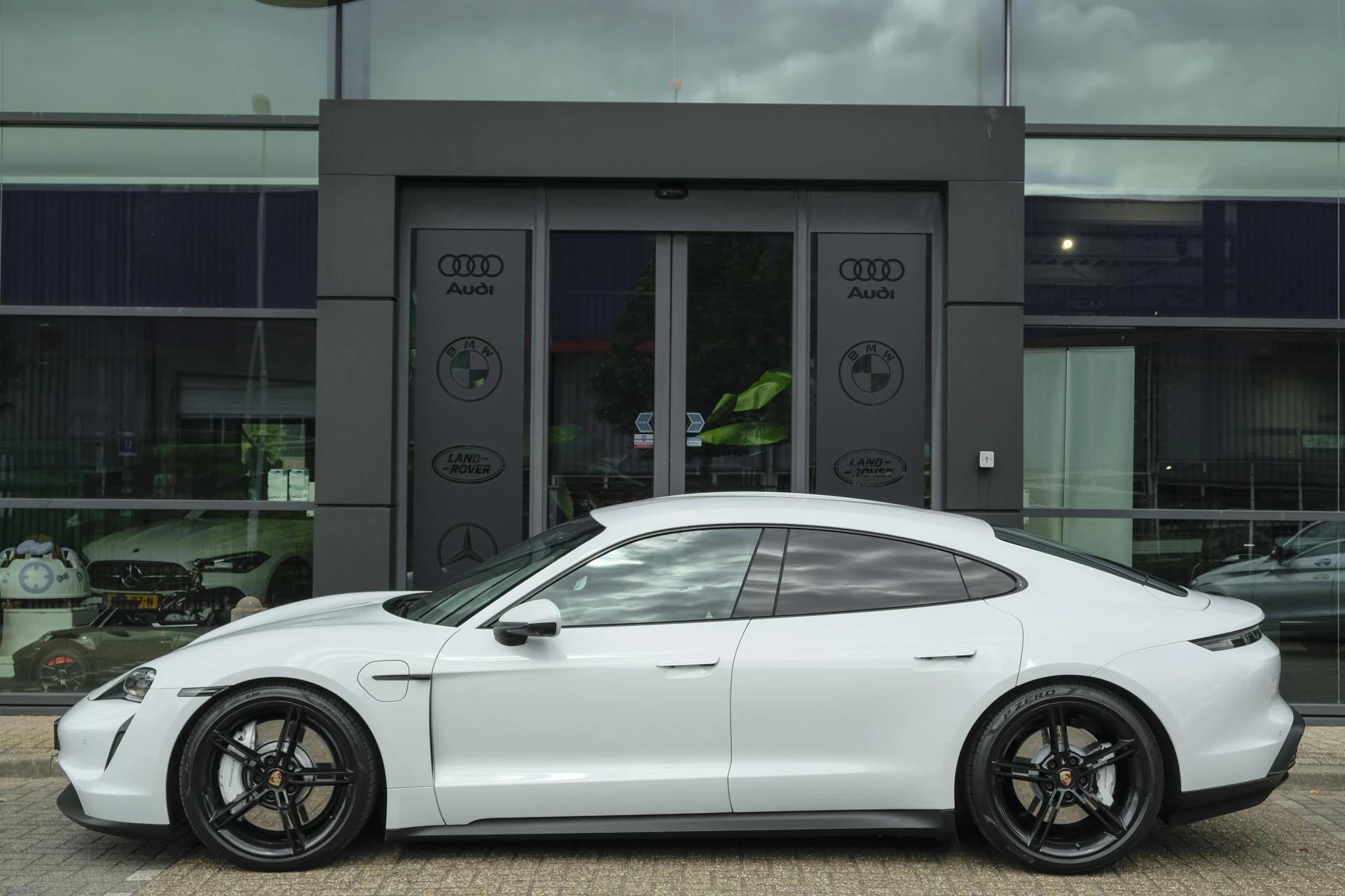 Hoofdafbeelding Porsche Taycan