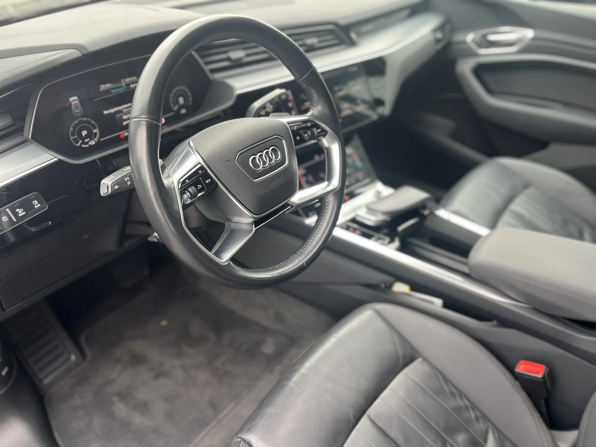 Hoofdafbeelding Audi e-tron