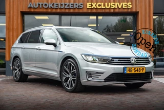 Hoofdafbeelding Volkswagen Passat Volkswagen Passat Variant 1.4 TSI GTE Highline Pano Clima Leer/Stof Cruise 19"LM