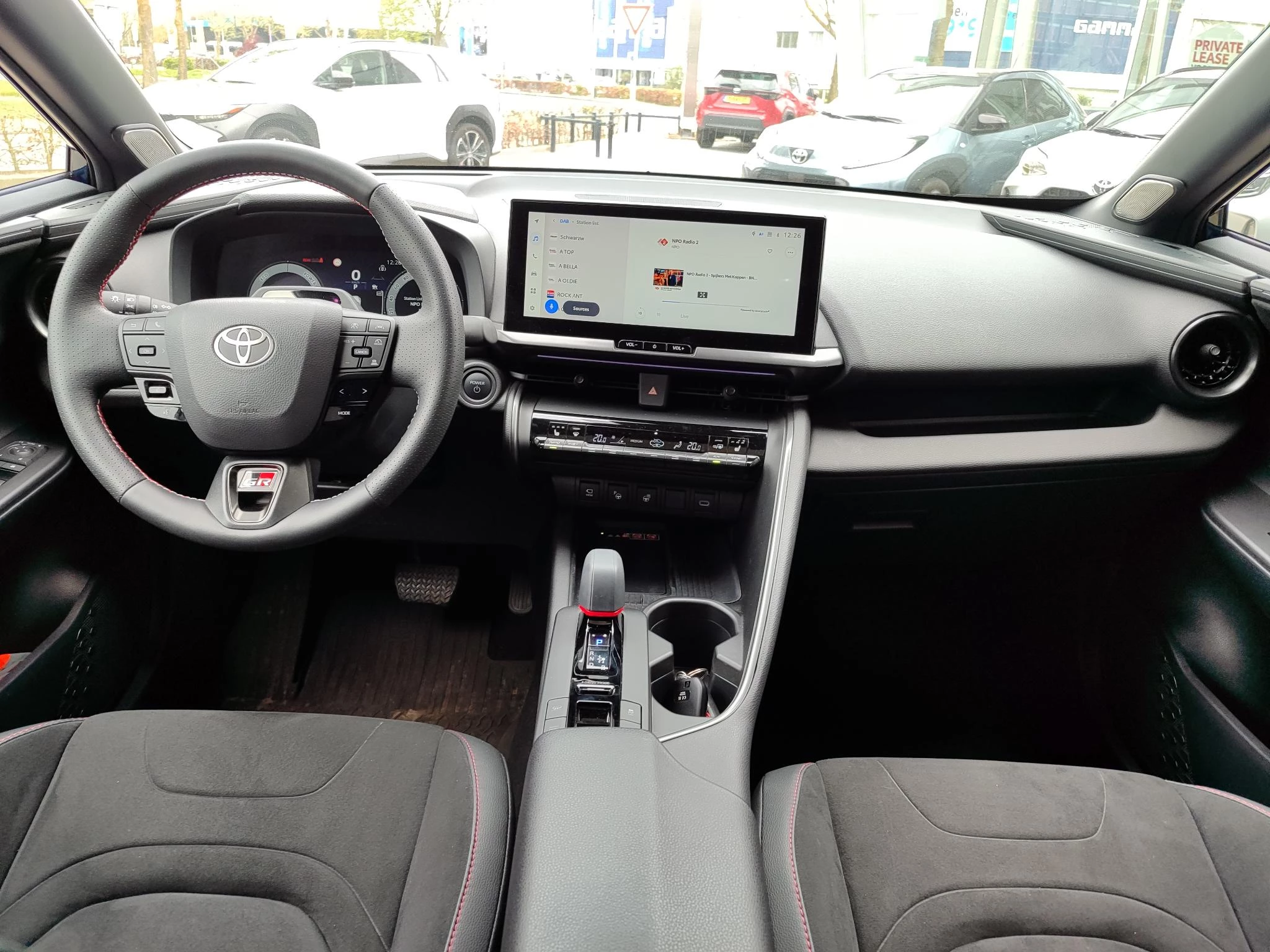Hoofdafbeelding Toyota C-HR