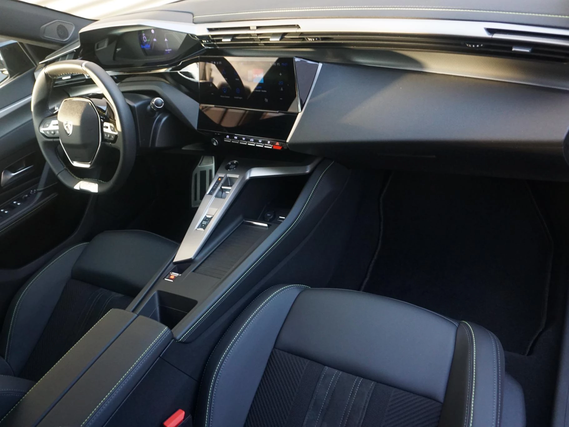 Hoofdafbeelding Peugeot e-308