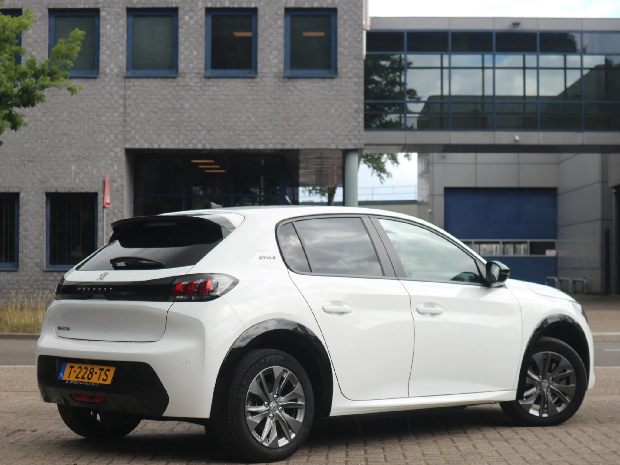 Hoofdafbeelding Peugeot e-208