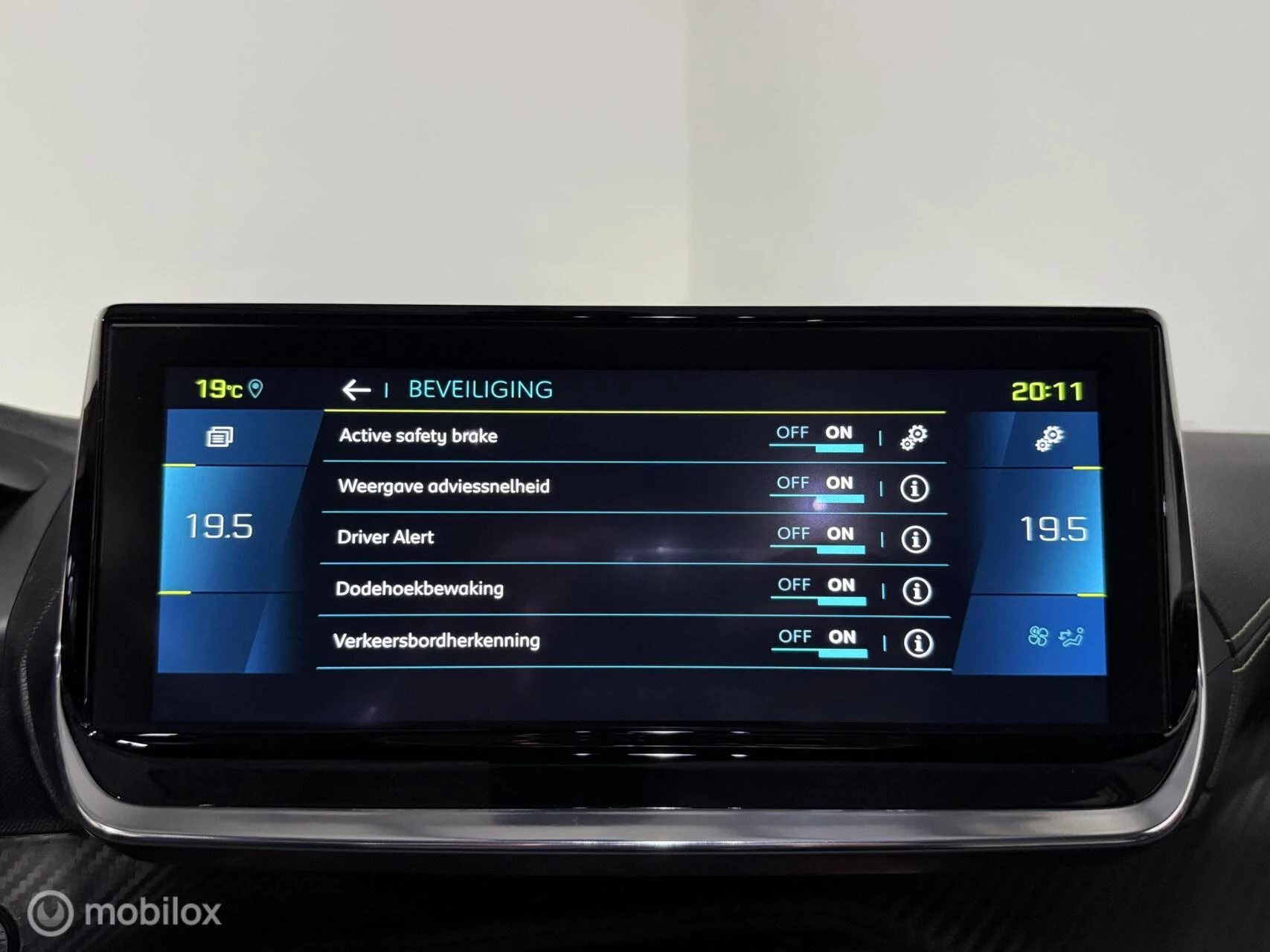 Hoofdafbeelding Peugeot e-208