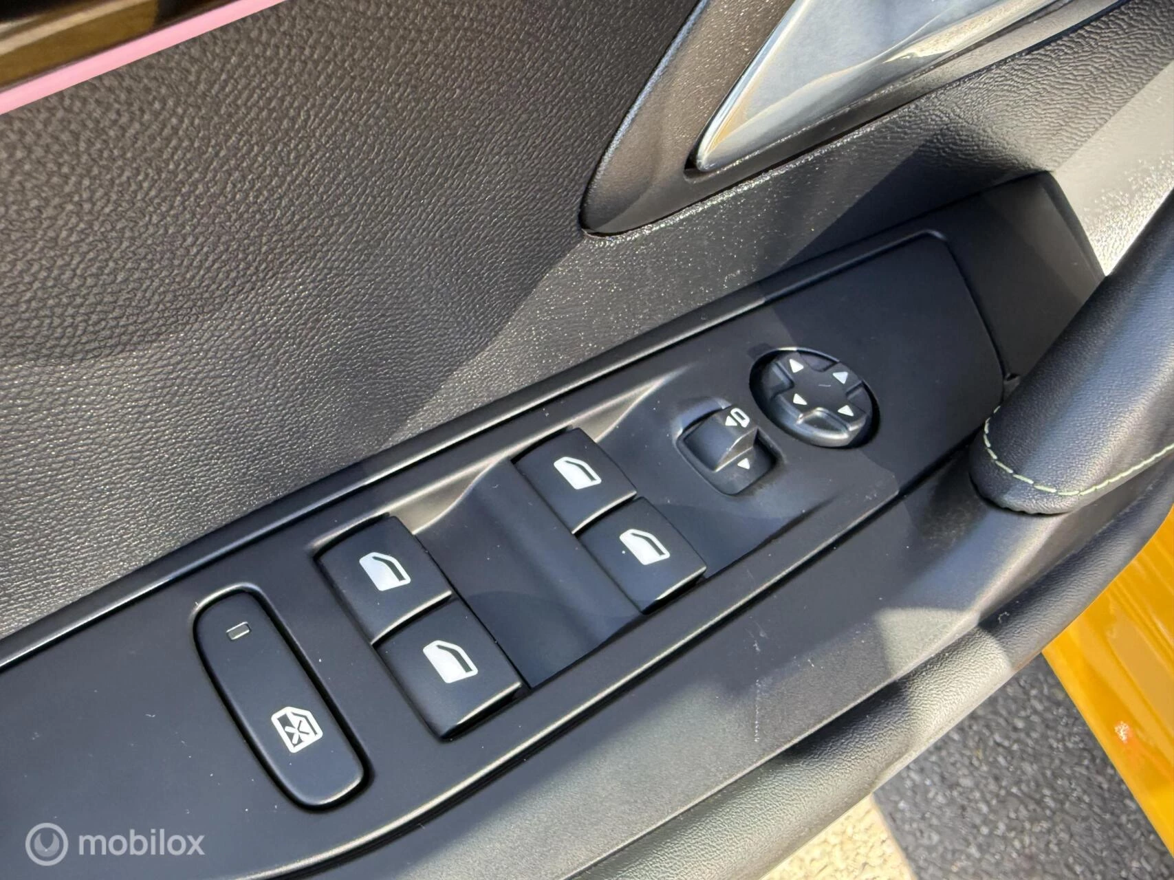 Hoofdafbeelding Peugeot e-208