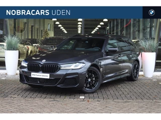 Hoofdafbeelding BMW 5 Serie BMW 5 Serie Touring 530e xDrive High Executive M Sport Automaat / BMW M 50 Jahre uitvoering / Panoramadak / Trekhaak / Laserlight / Active Steering / M Multifunctionele Stoelen / Comfort Access