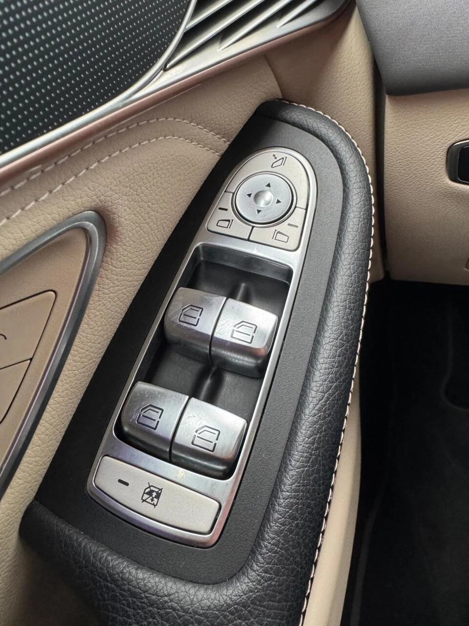 Hoofdafbeelding Mercedes-Benz EQC